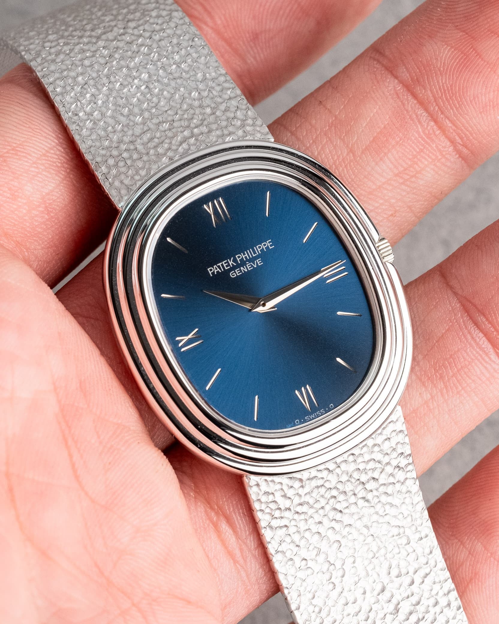 ZY8M Exceptionnelle Patek Philippe Ellipse d'Or 3634 en or blanc - Lifestyle