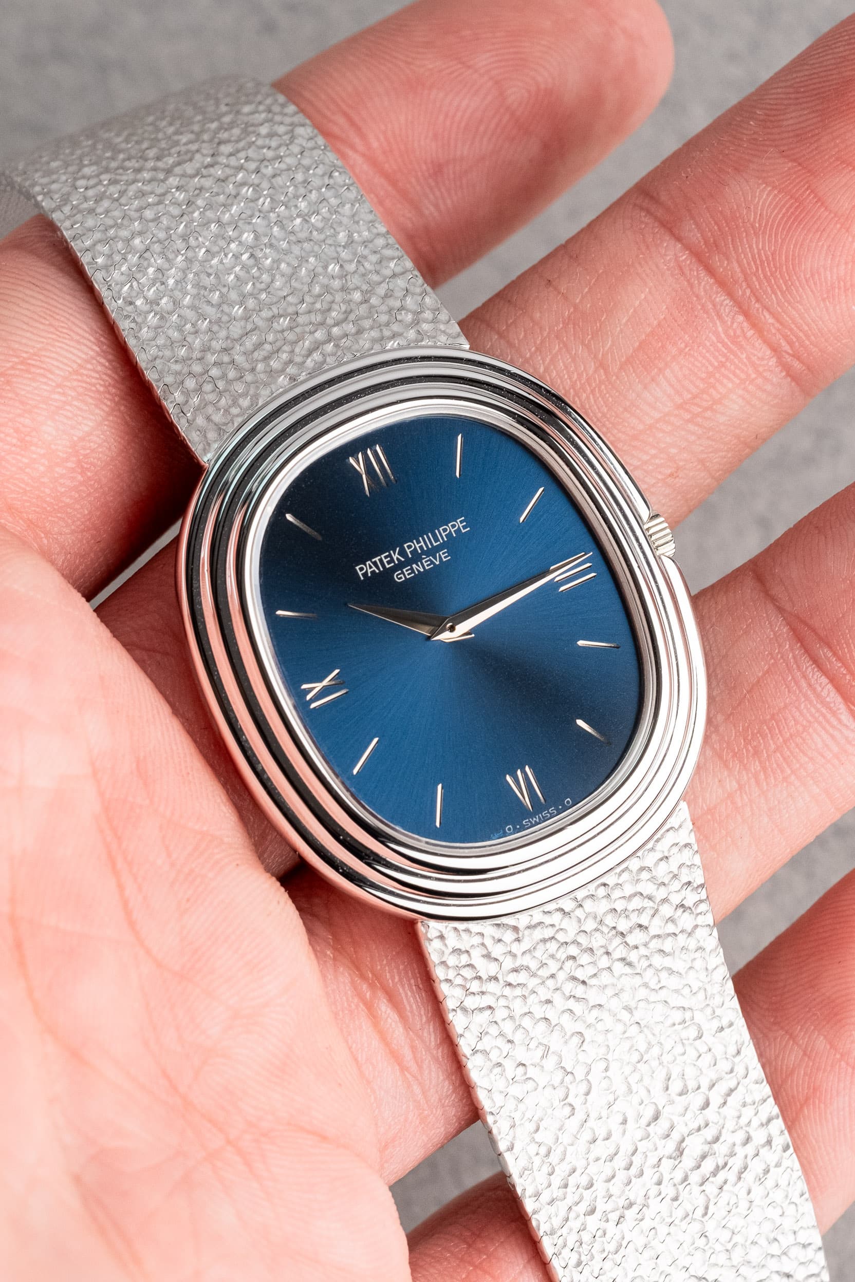 ZY8M Exceptionnelle Patek Philippe Ellipse d'Or 3634 en or blanc - Lifestyle