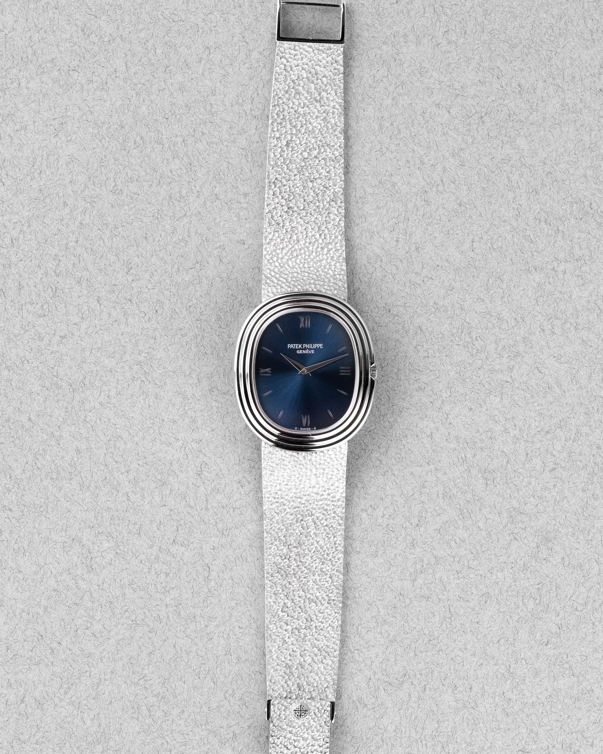 ZY8M Exceptionnelle Patek Philippe Ellipse d'Or 3634 en or blanc - Overview