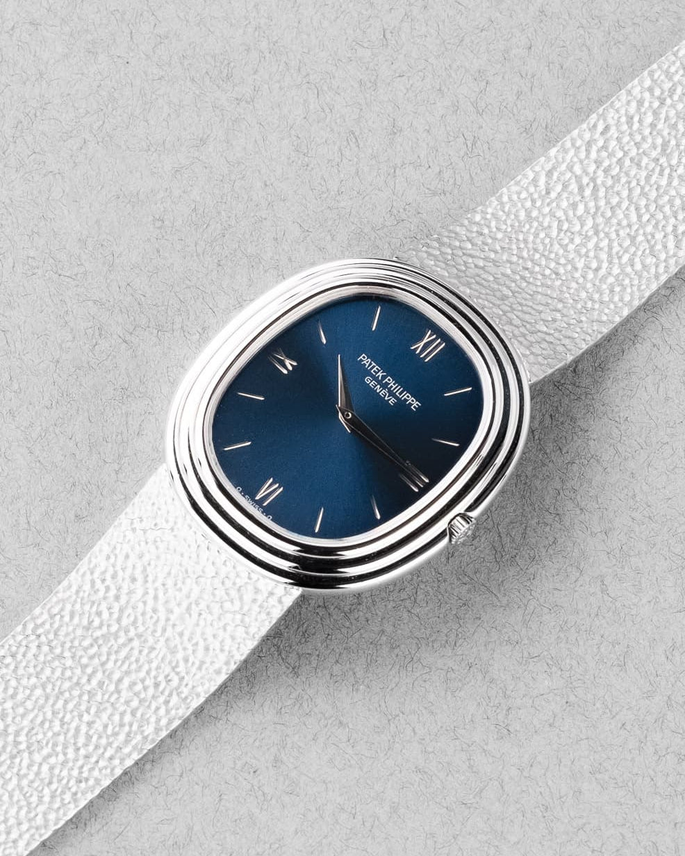 ZY8M Exceptionnelle Patek Philippe Ellipse d'Or 3634 en or blanc - Three Quarters