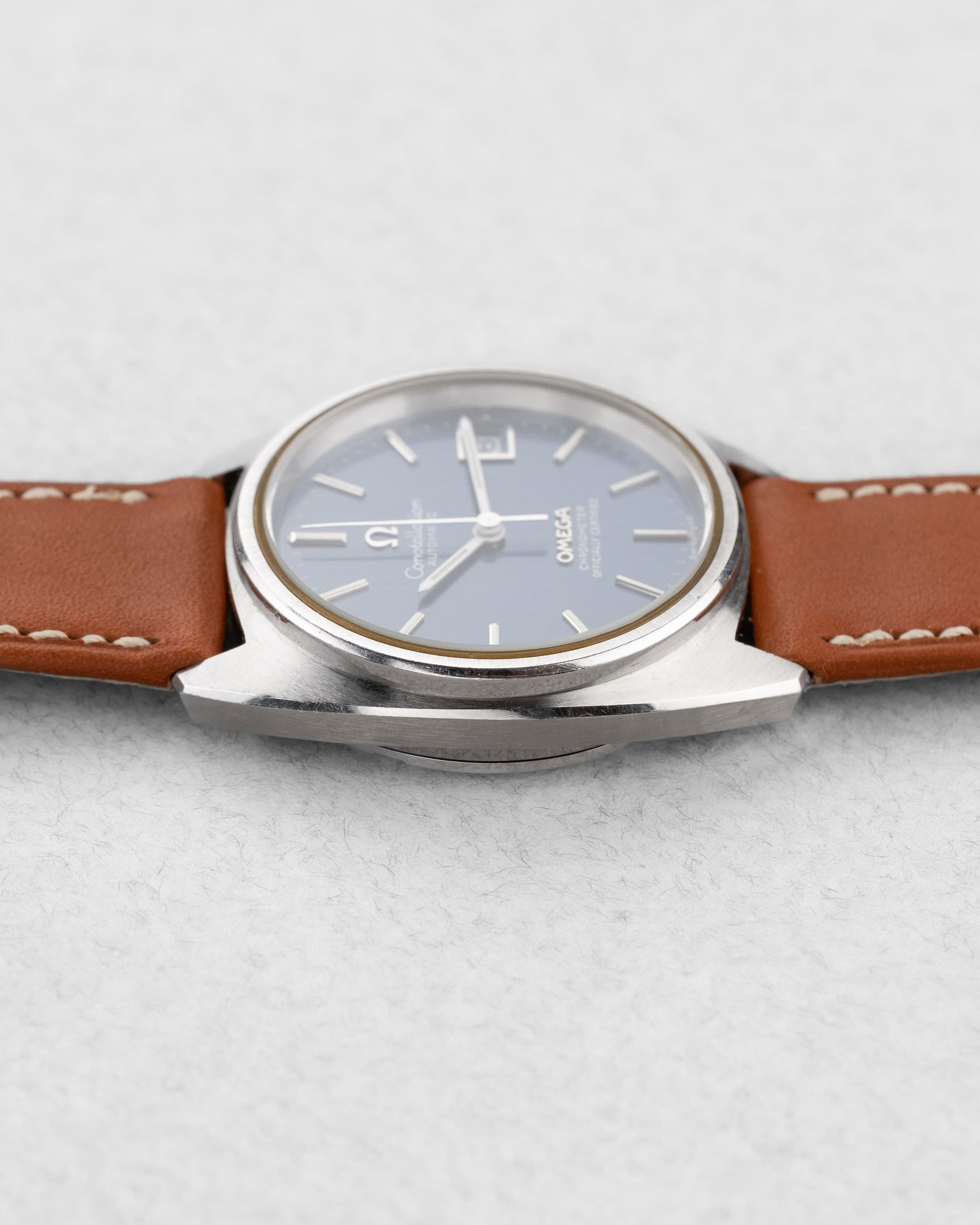 8ZBR Omega Constellation « C-Shape » ST 168.0056 de 1973 - Left side