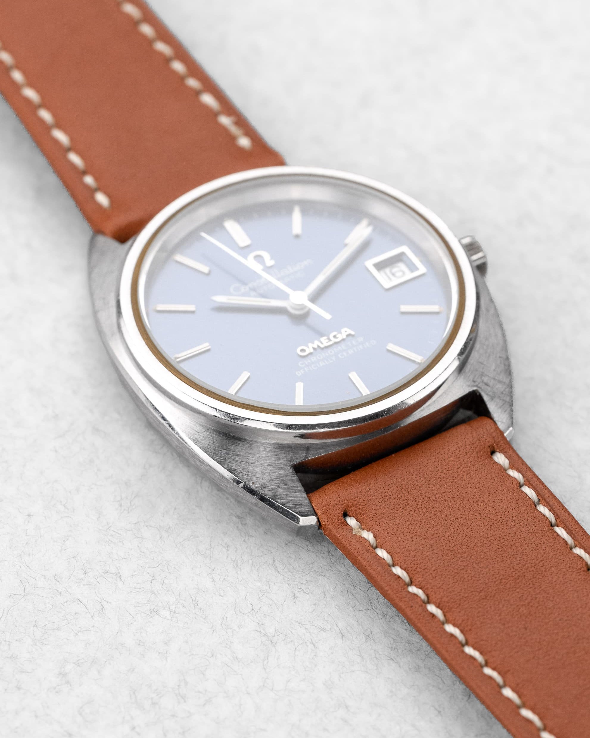 8ZBR Omega Constellation « C-Shape » ST 168.0056 de 1973 - Three Quarters