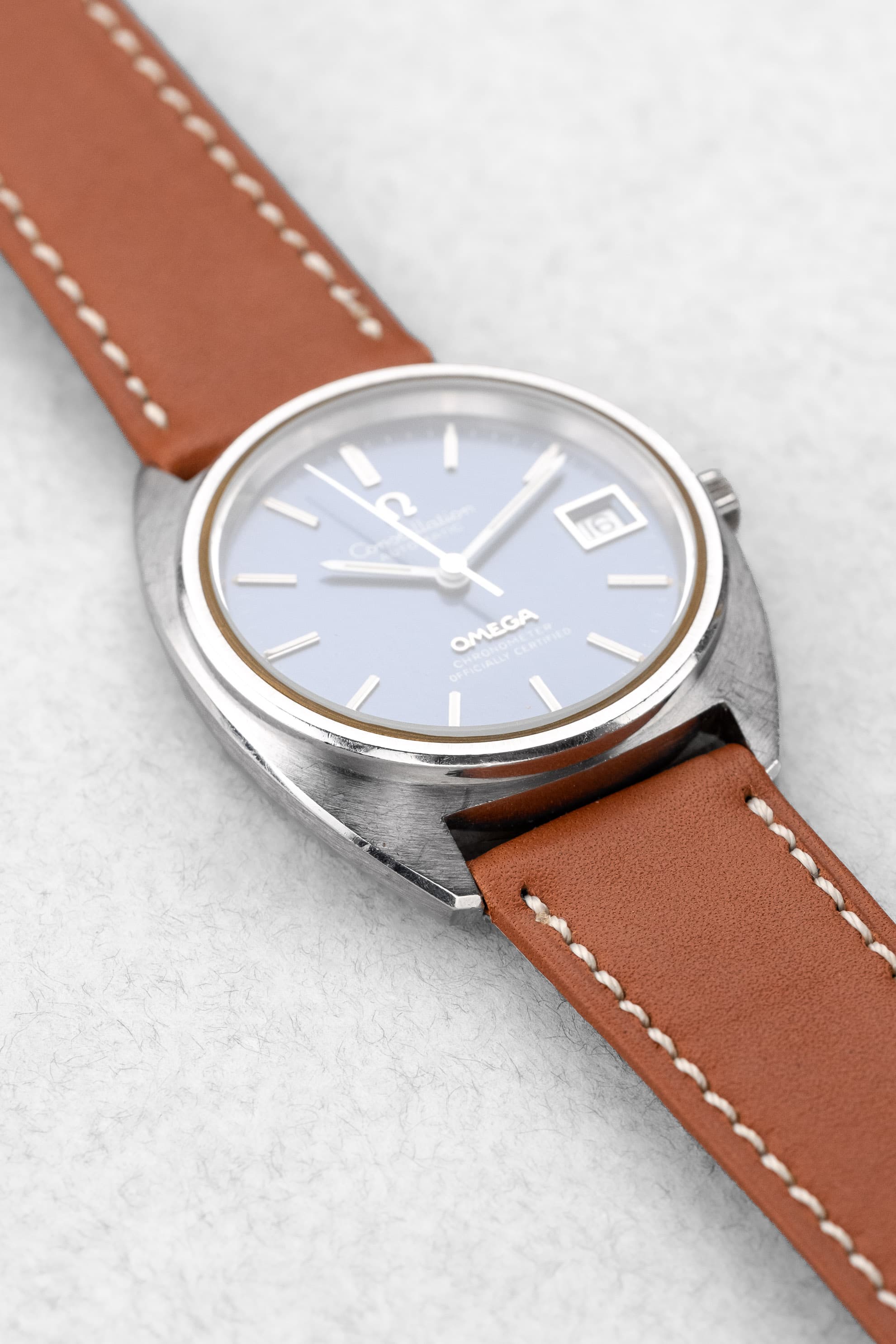 8ZBR Omega Constellation « C-Shape » ST 168.0056 de 1973 - Three Quarters