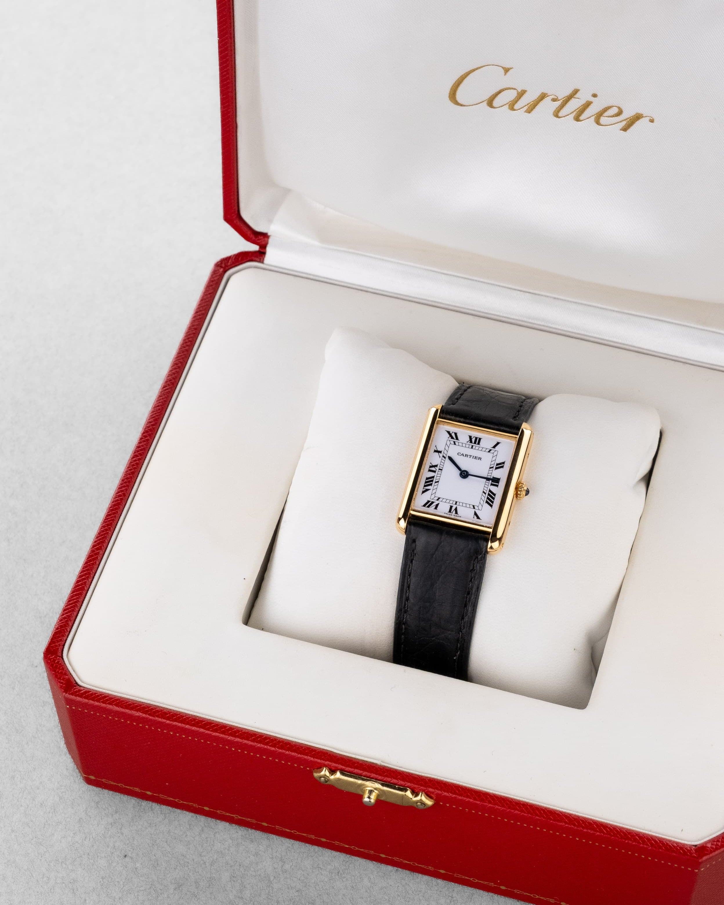 SFL7 Cartier Tank Louis réf. 88105 en or jaune, circa 1985 – Boucle déployante d'origine en or et parfait état - Box