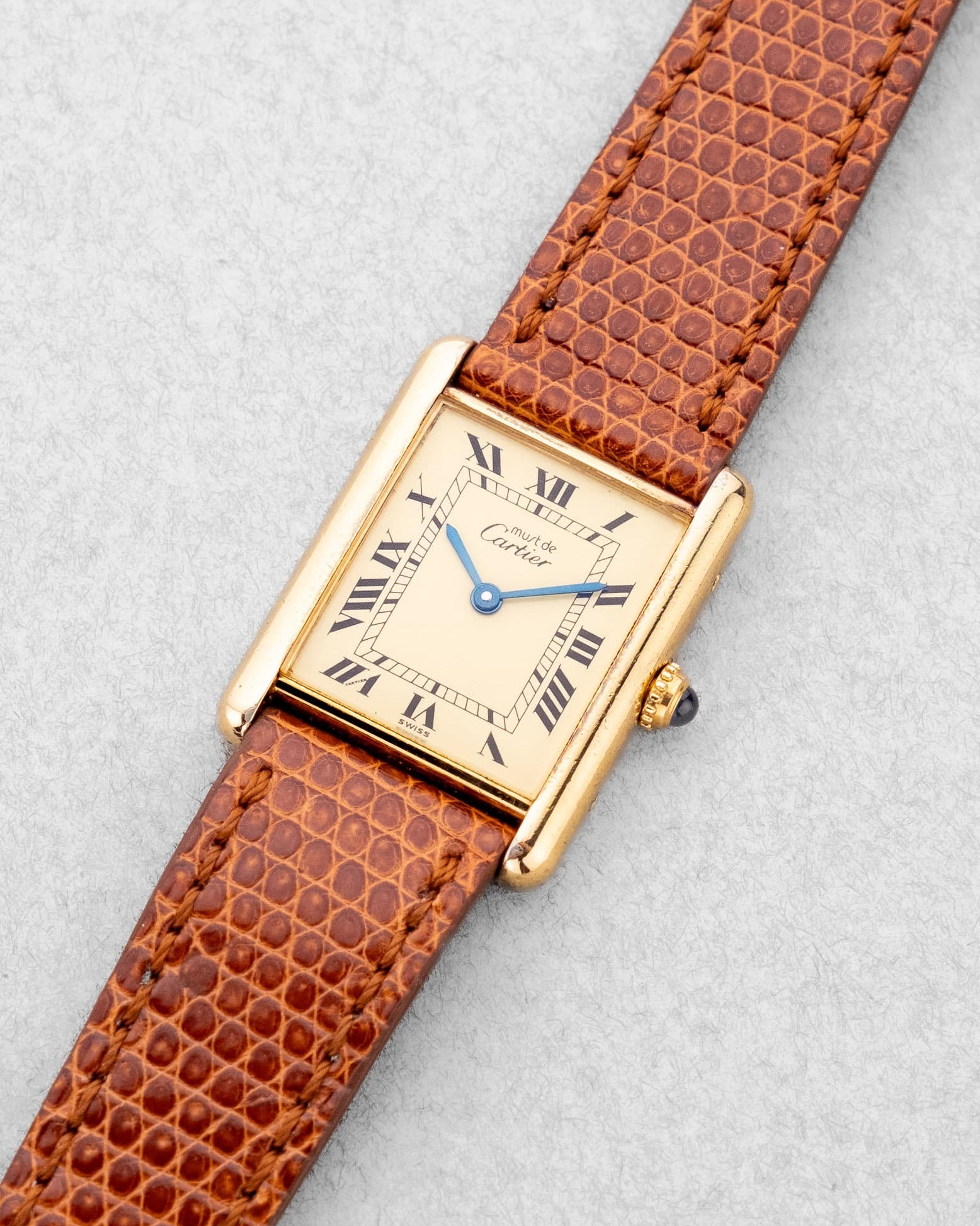 YM2B Cartier Tank Must Quartz GM 5 « Cream/Ivory Roman Dial », circa 1990 - Three Quarters