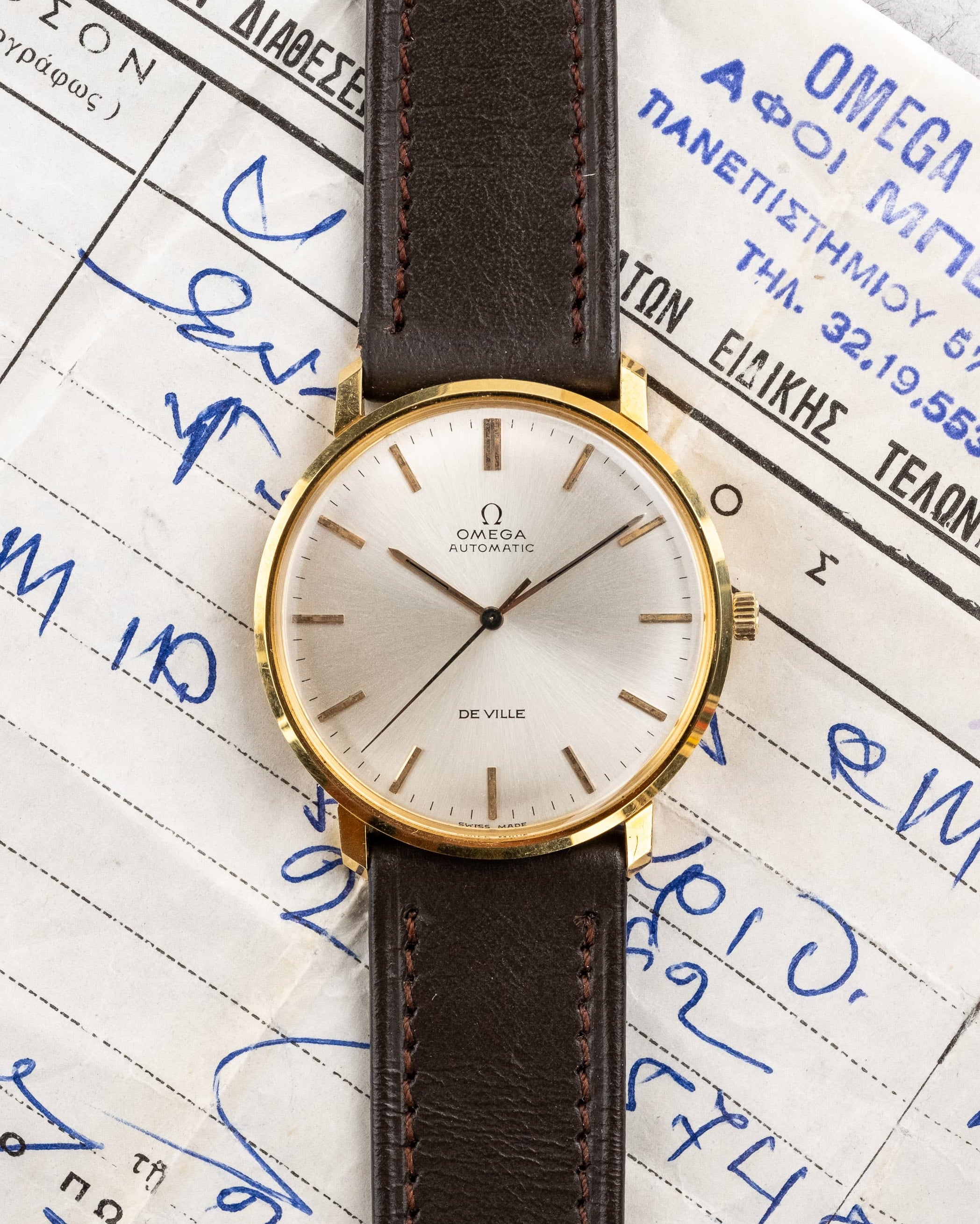 L6DP Omega De Ville Automatic réf. 161.024 en or jaune 18 carats de 1968 – NOS + Facture d'origine - Overview