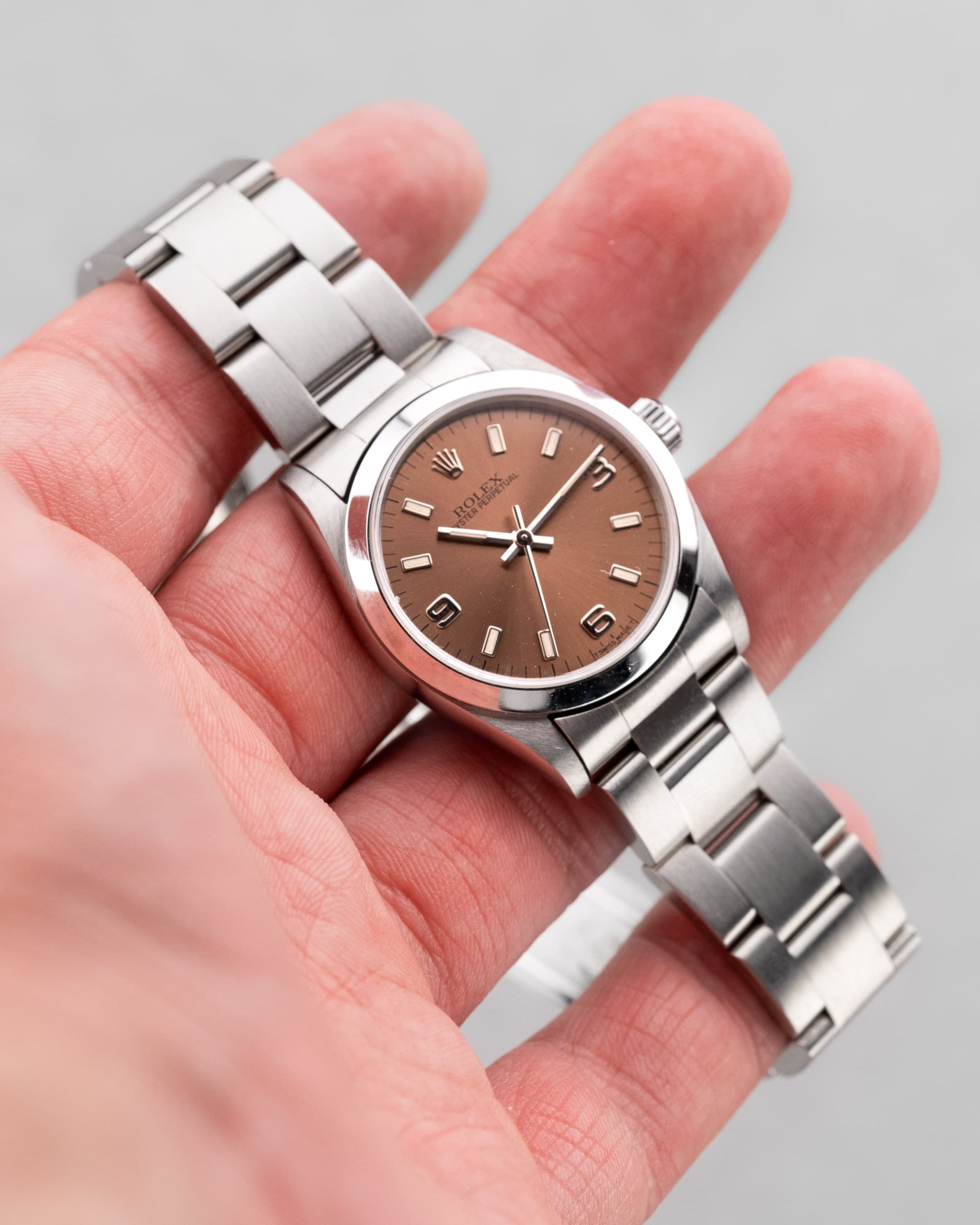 VN4D Rolex Oyster Perpetual 31 réf. 67480 de 1997-1998 – Cadran rose/saumon « Explorer 3-6-9 » - Lifestyle