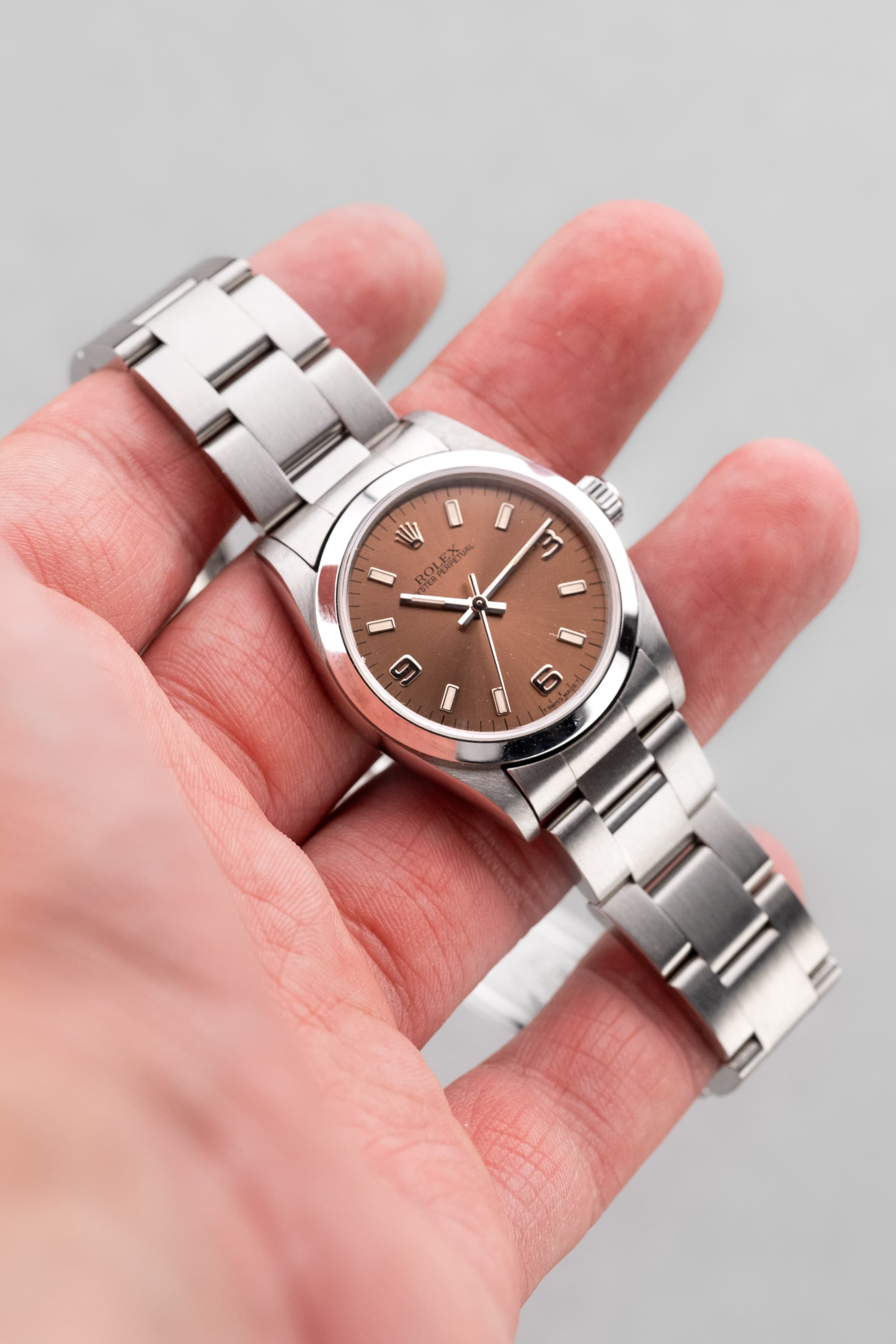 VN4D Rolex Oyster Perpetual 31 réf. 67480 de 1997-1998 – Cadran rose/saumon « Explorer 3-6-9 » - Lifestyle