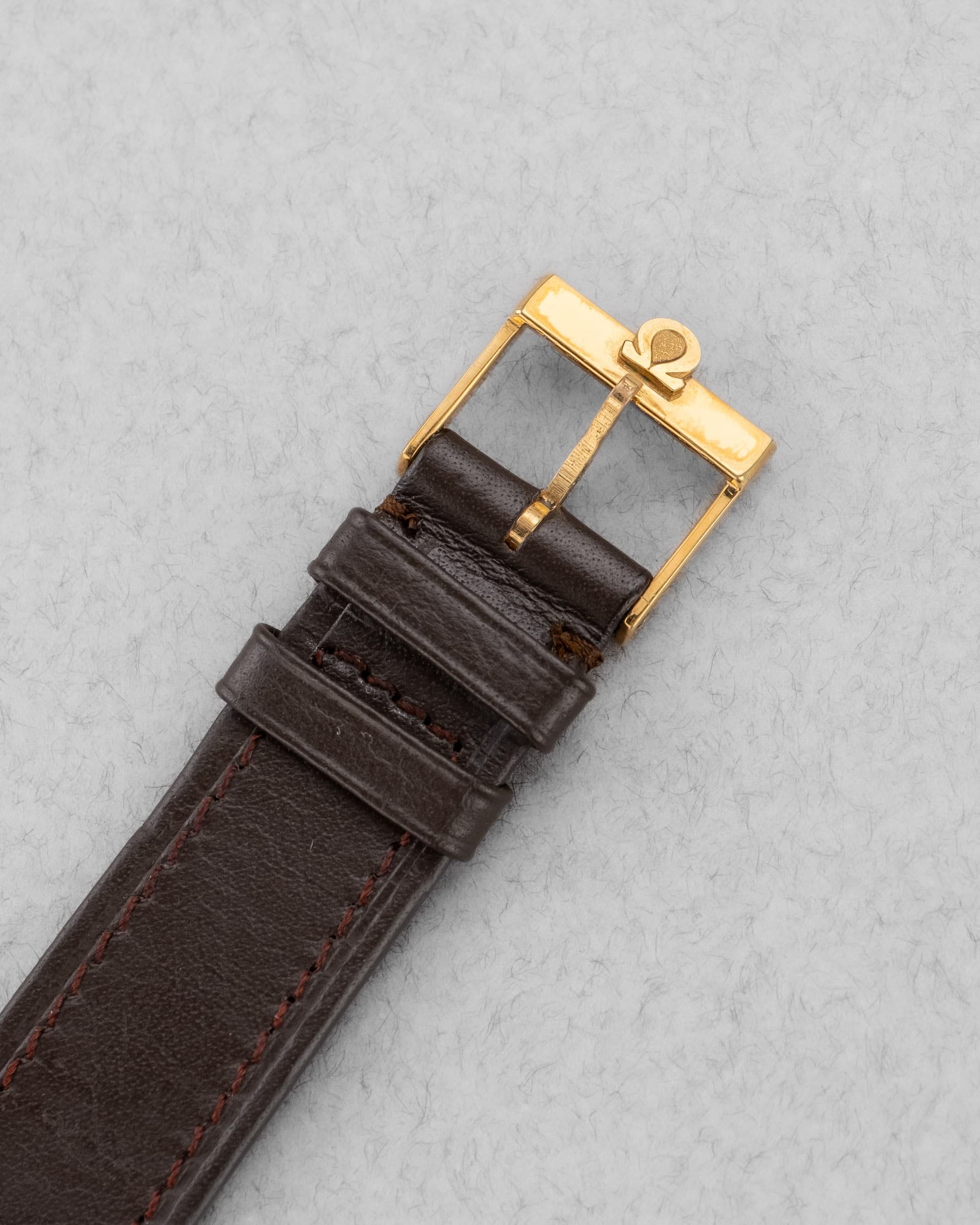 L6DP Omega De Ville Automatic réf. 161.024 en or jaune 18 carats de 1968 – NOS + Facture d'origine - Buckle Outside