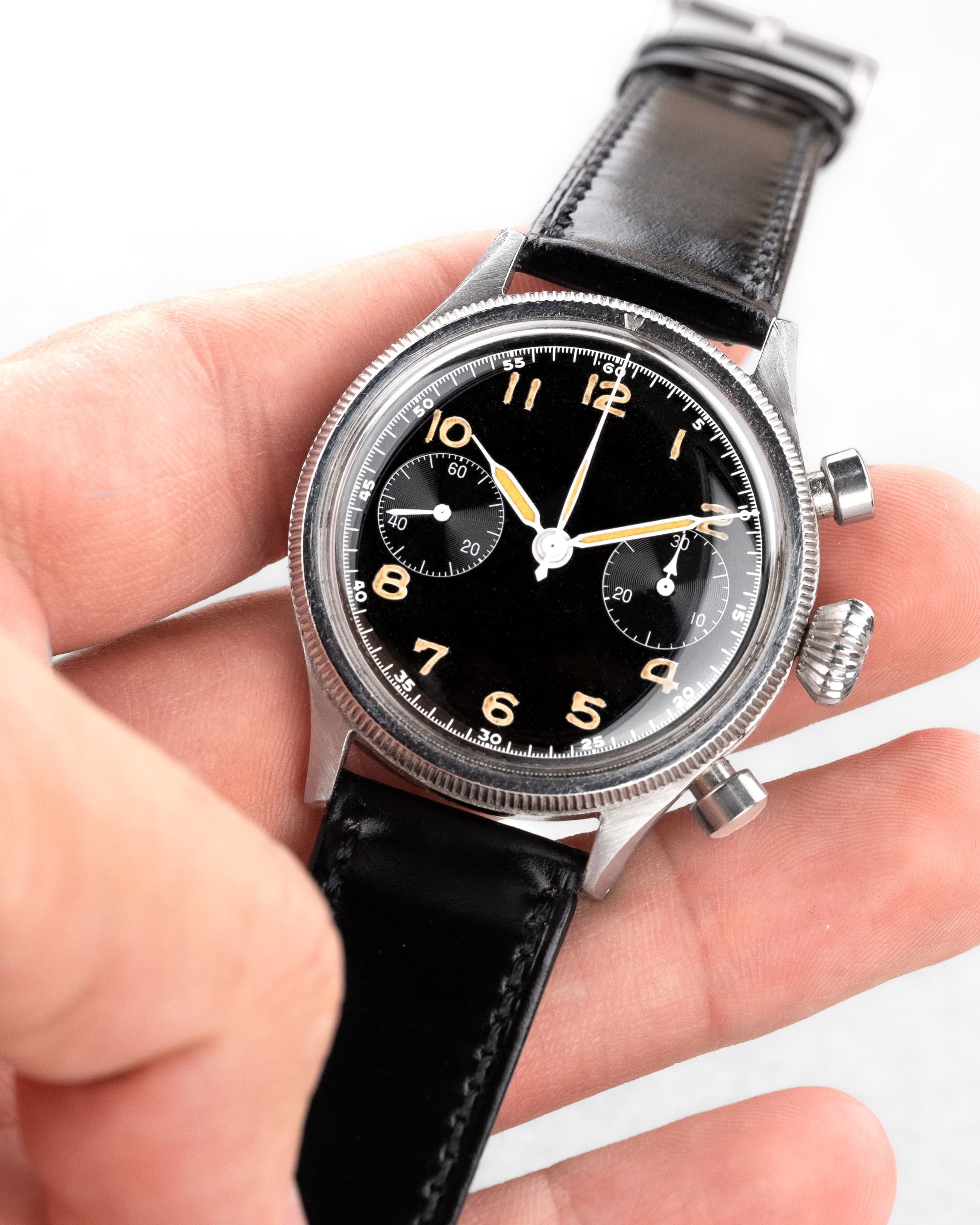 P4P7 Exceptionnel chronographe Breguet Type 20 militaire 5101/54 de 1ère génération, cadran « Glossy Gilt »/Laqué, livré au Ministère de l'Air en 1956 - Lifestyle