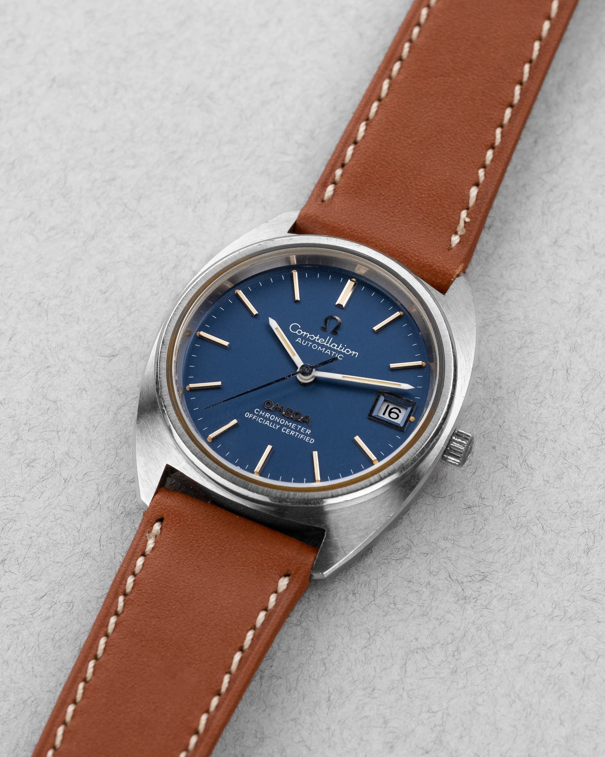 8ZBR Omega Constellation « C-Shape » ST 168.0056 de 1973 - Three Quarters