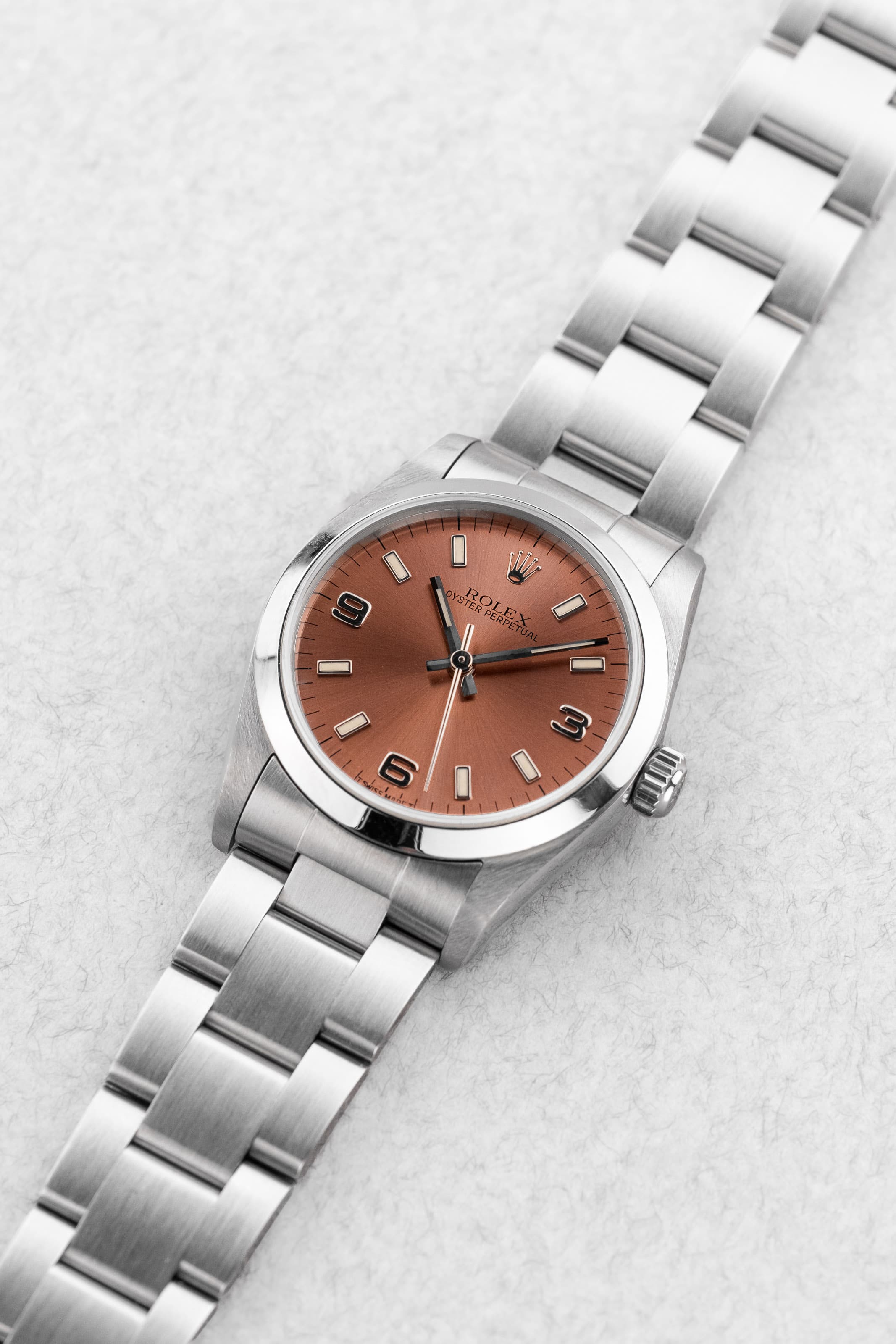 VN4D Rolex Oyster Perpetual 31 réf. 67480 de 1997-1998 – Cadran rose/saumon « Explorer 3-6-9 » - Three Quarters