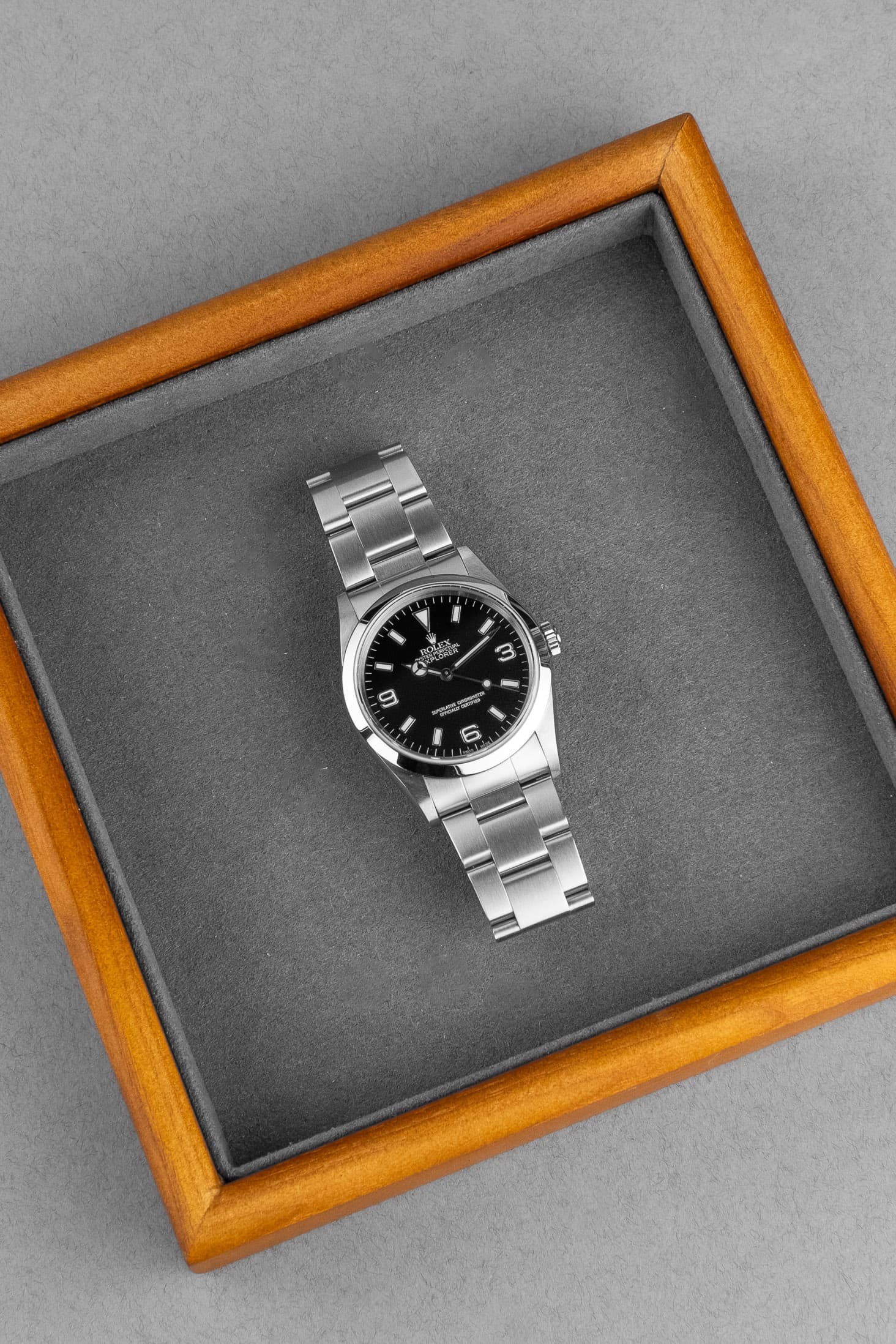 PJ7B Rolex Explorer 14270 de 2000 – Mint & Super Full Set - Lifestyle