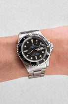 1WQV Rolex Submariner Date 1680 « Red Sub Mark IV » de 1971 - Wristshot