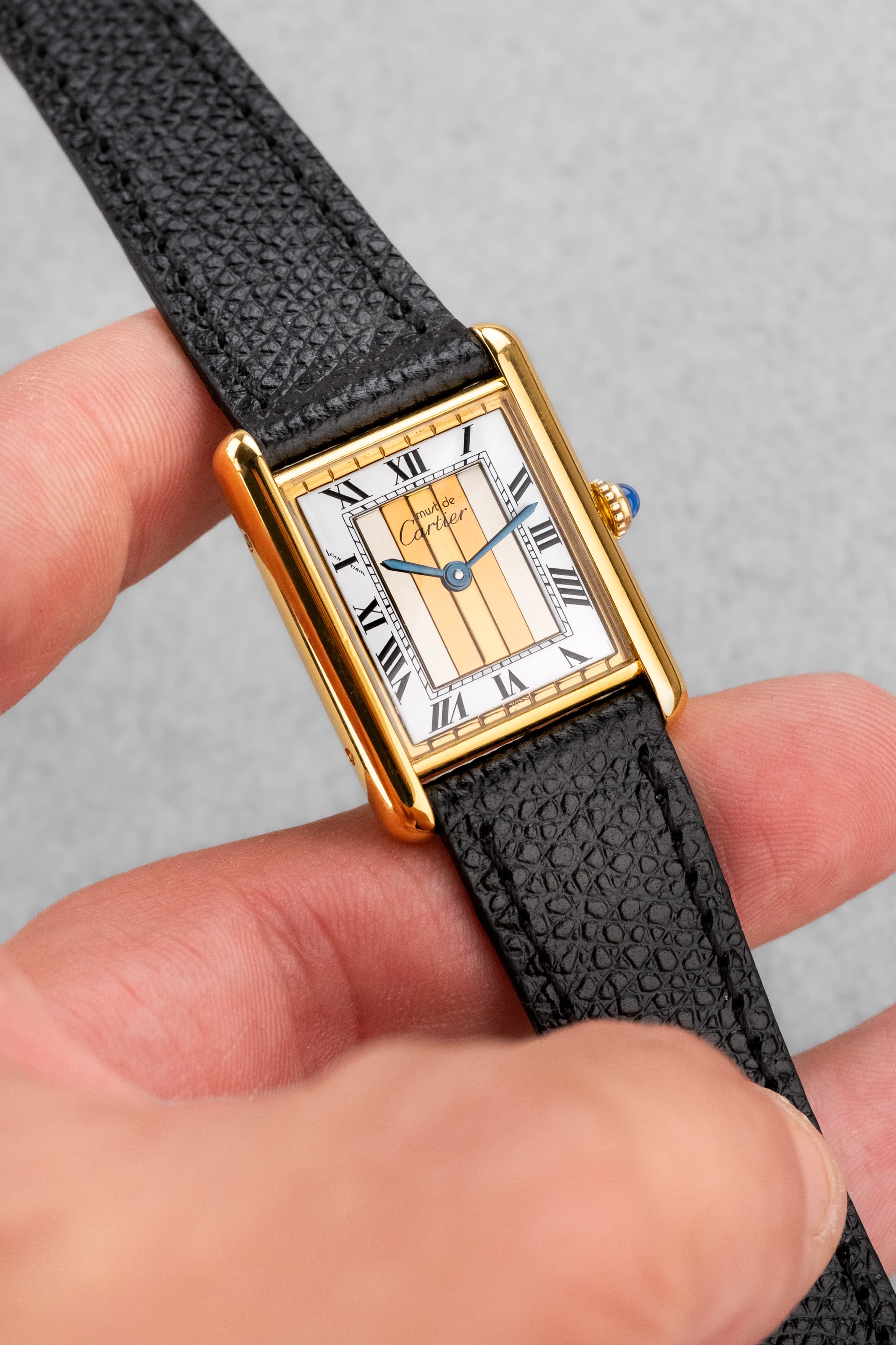 235V-GT Cartier Tank Must Quartz GM 6 « White Trinity + Roman Art Déco » - Lifestyle