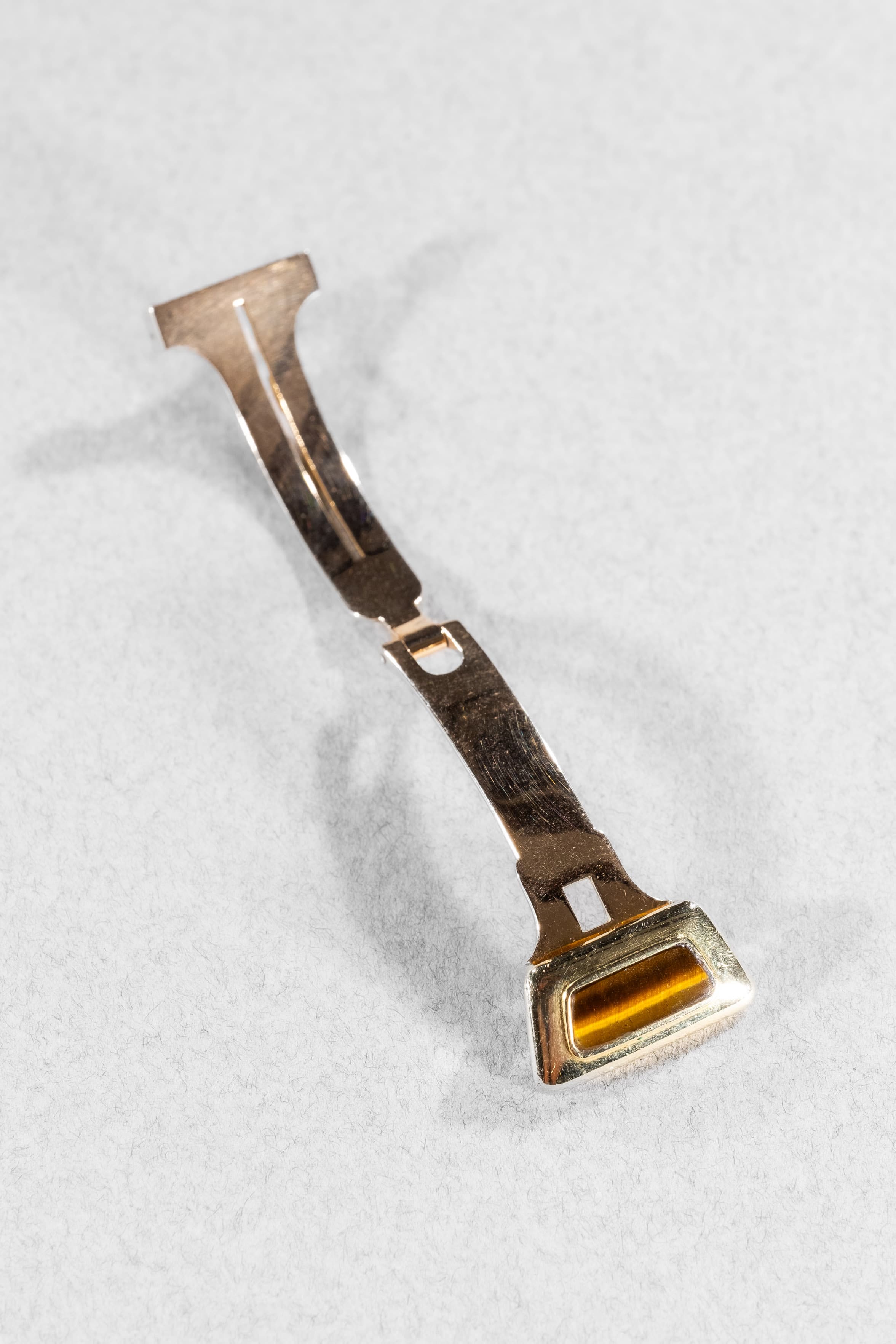 2YEY Extraordinaire Vacheron & Constantin Prestige de la France en or jaune et marqueterie d’œil-de-tigre, vendue en 1976 – Full Set et Unique - Buckle Inside