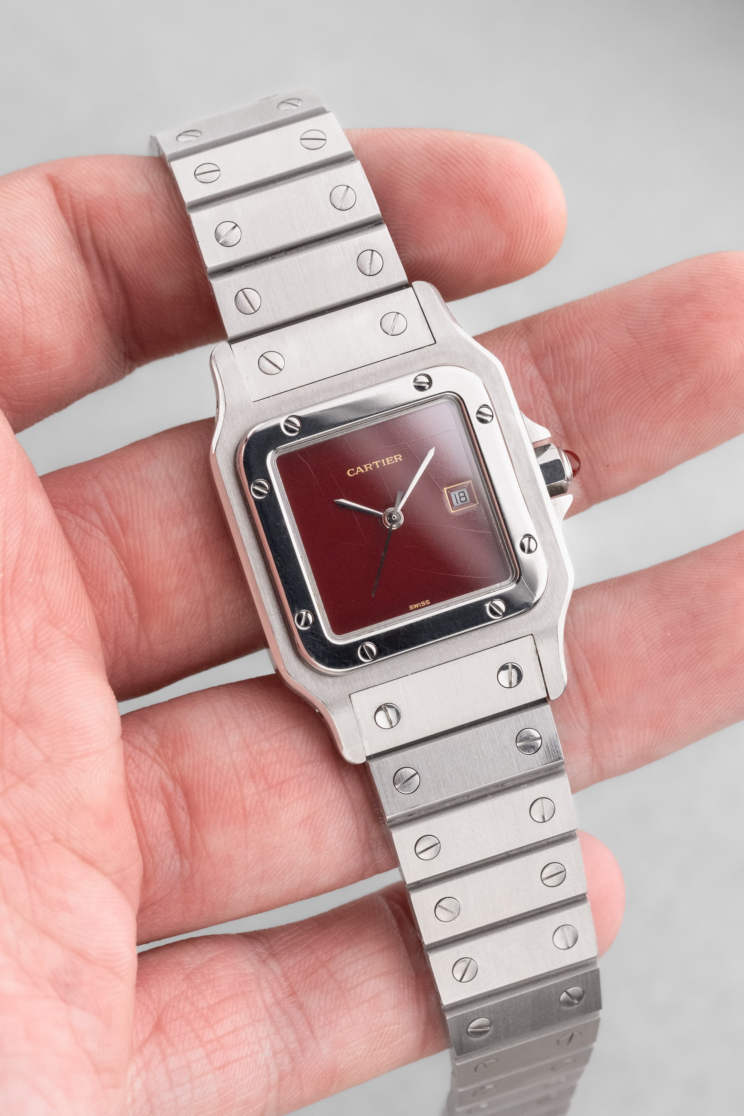 39PK Cartier Santos Carrée « Red/Burgundy » réf. 2960 – « SWISS Only » - Lifestyle