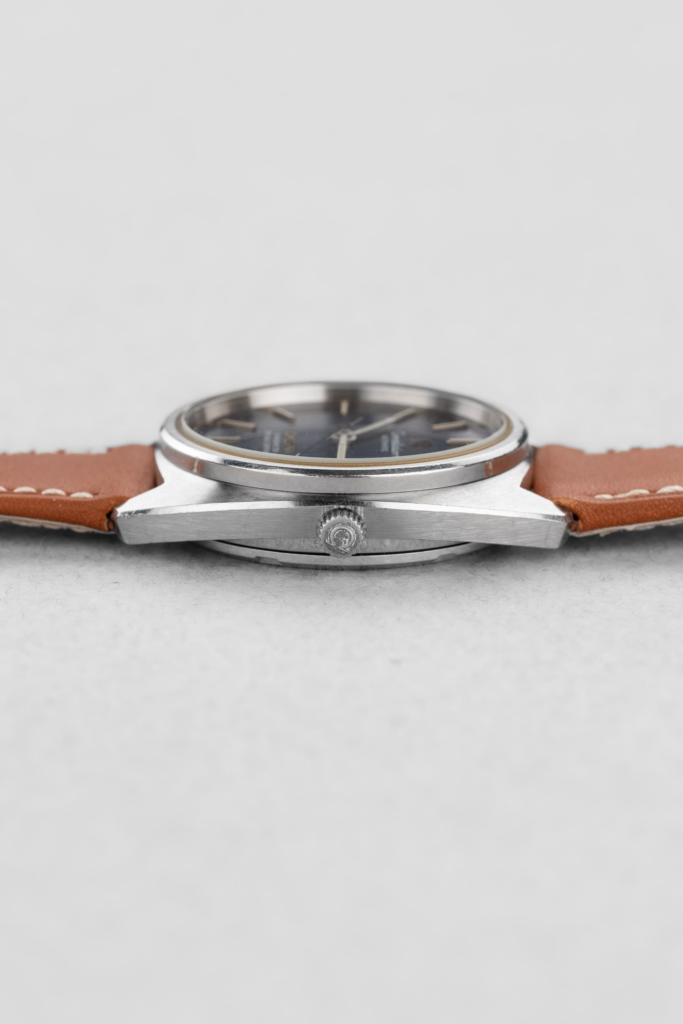 8ZBR Omega Constellation « C-Shape » ST 168.0056 de 1973 - Right side