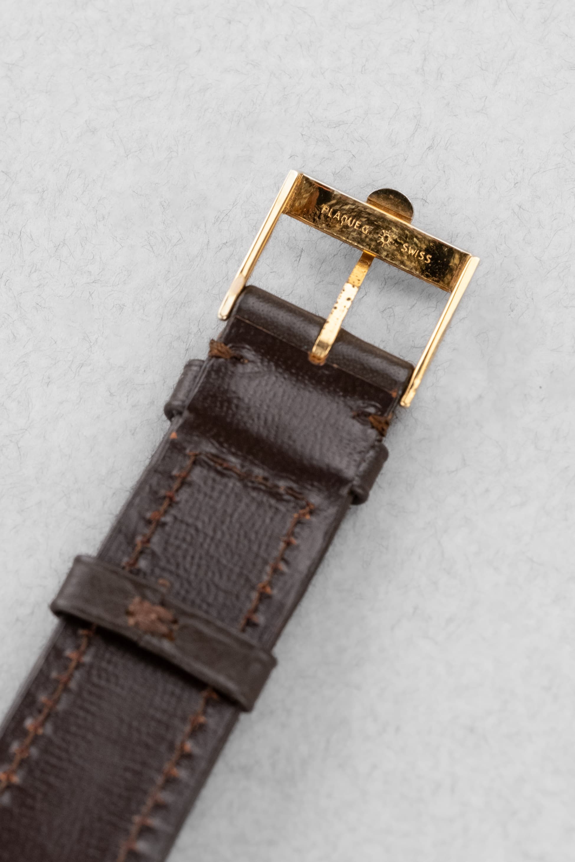 L6DP Omega De Ville Automatic réf. 161.024 en or jaune 18 carats de 1968 – NOS + Facture d'origine - Buckle Inside