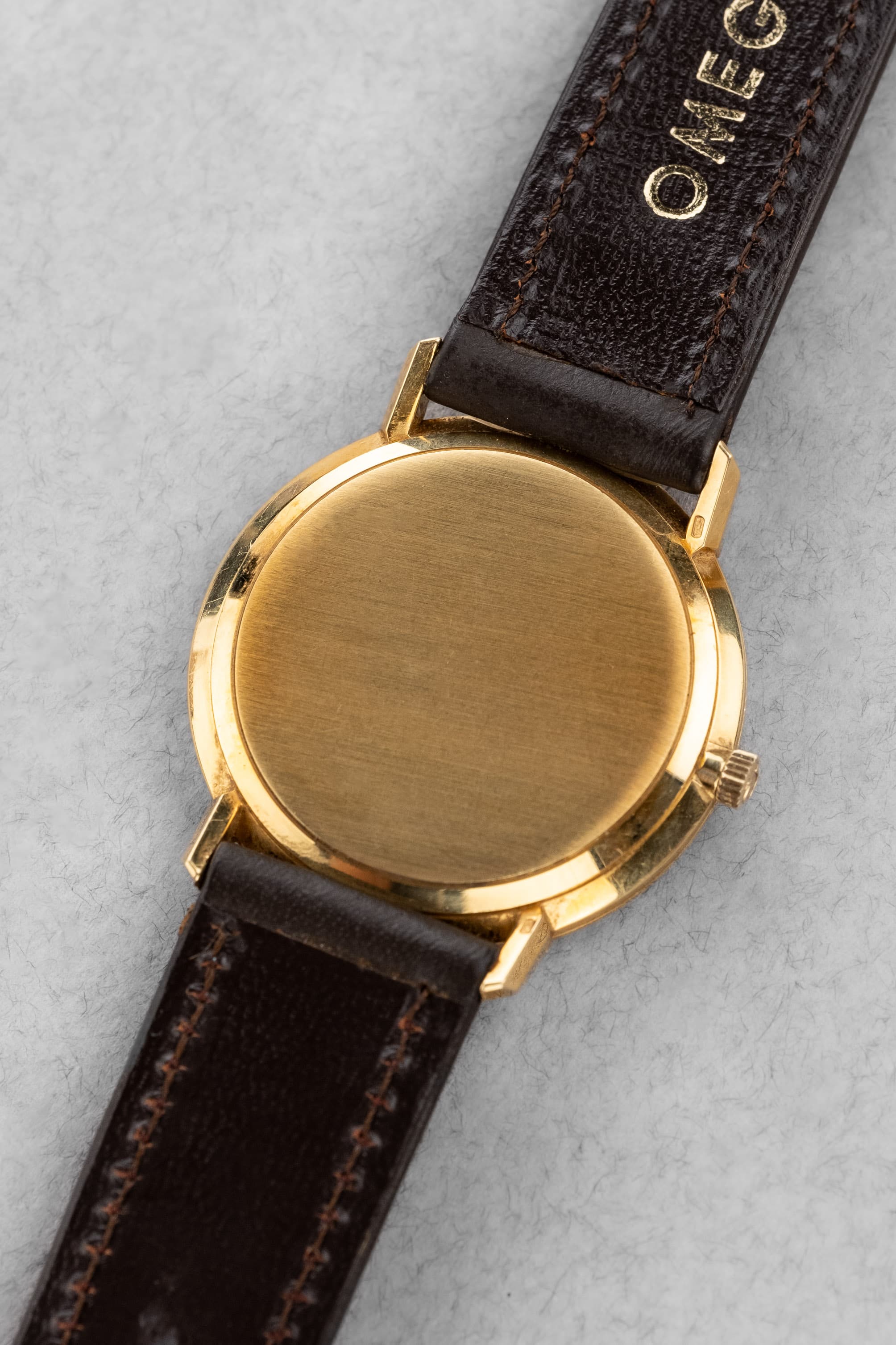 L6DP Omega De Ville Automatic réf. 161.024 en or jaune 18 carats de 1968 – NOS + Facture d'origine - Back