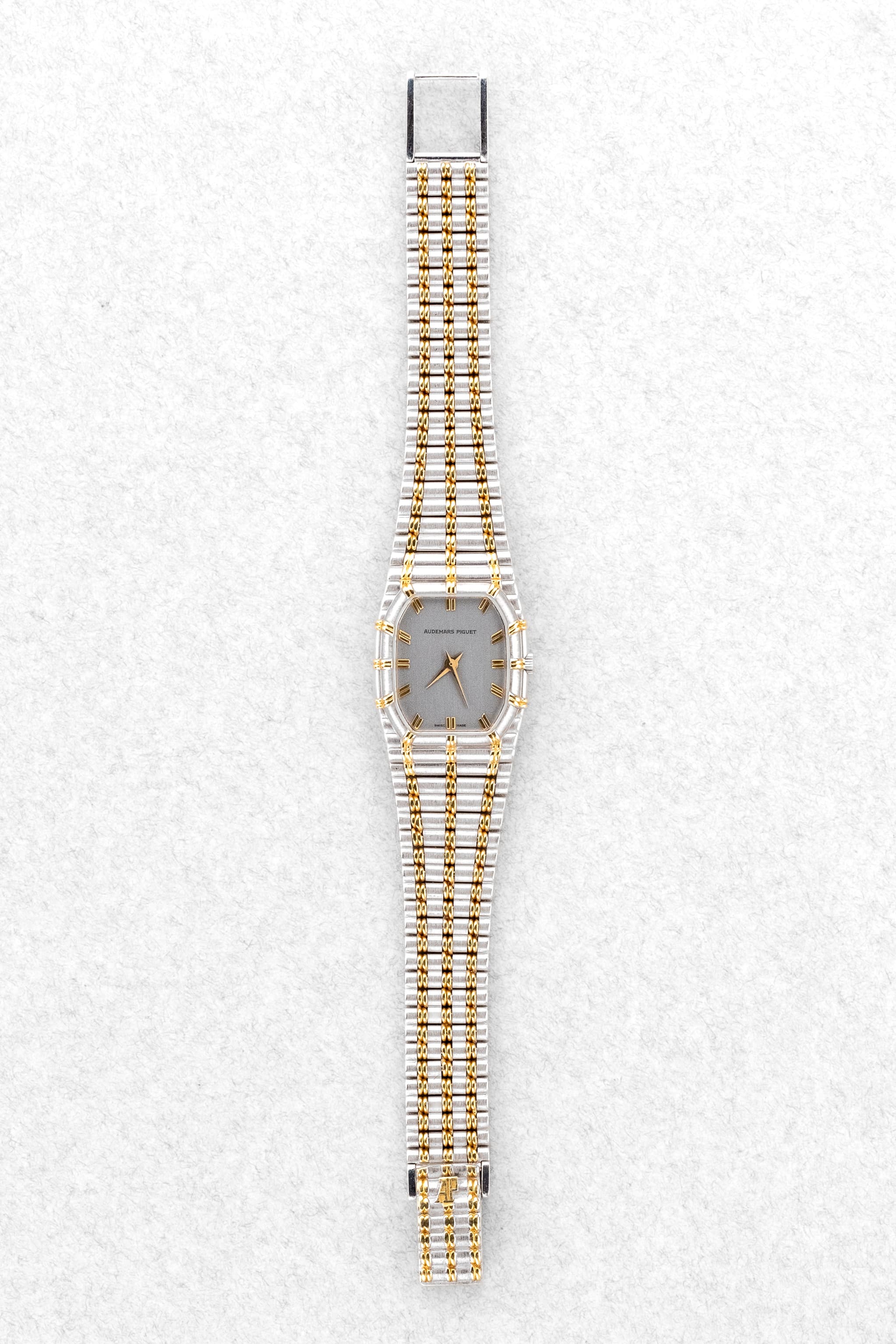 5CUS Audemars Piguet « Bamboo Deux Ors » en or blanc et or jaune circa 1987 - Overview