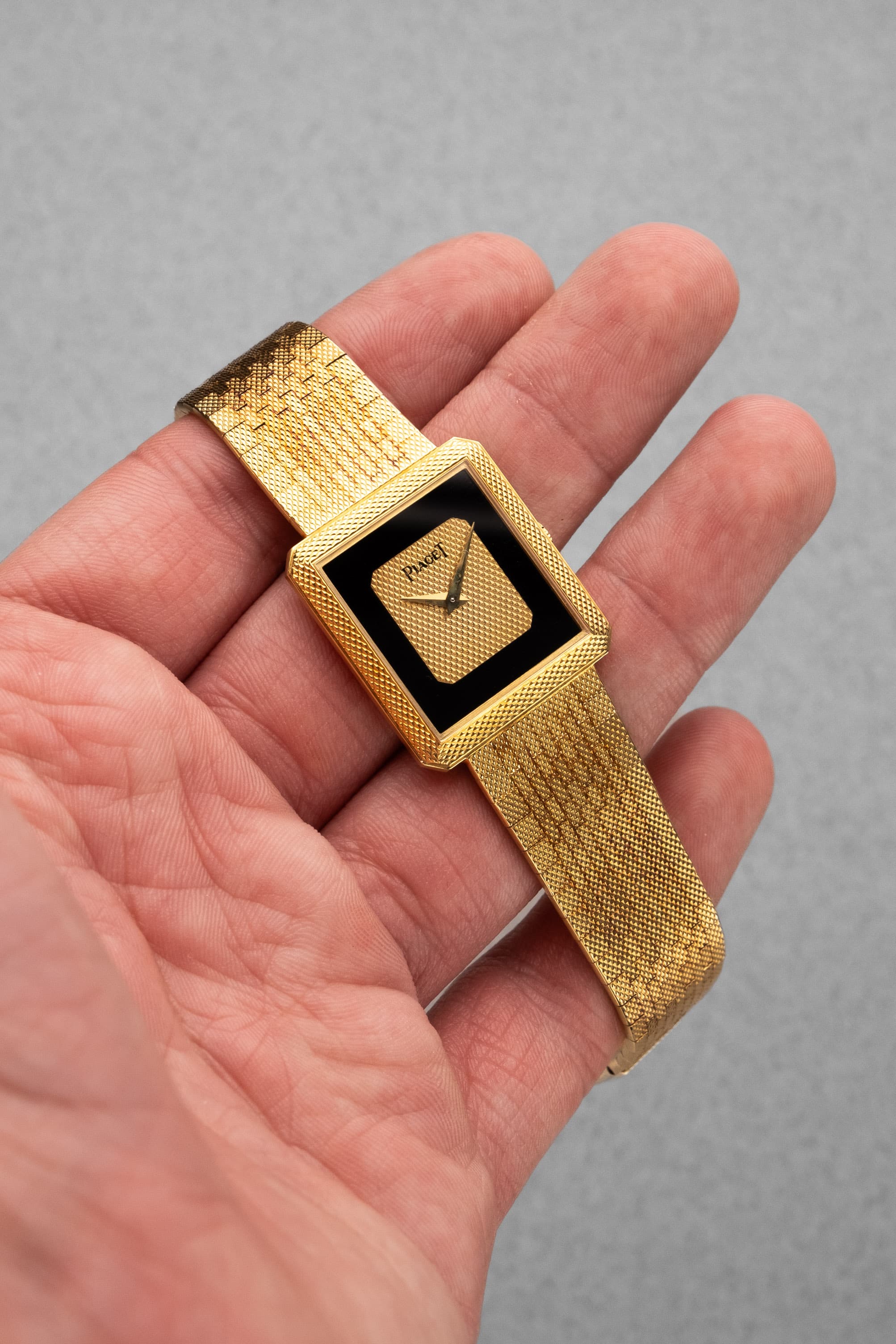 5LC5 Superbe Piaget Protocole 91546C7 en or jaune et onyx - Feature