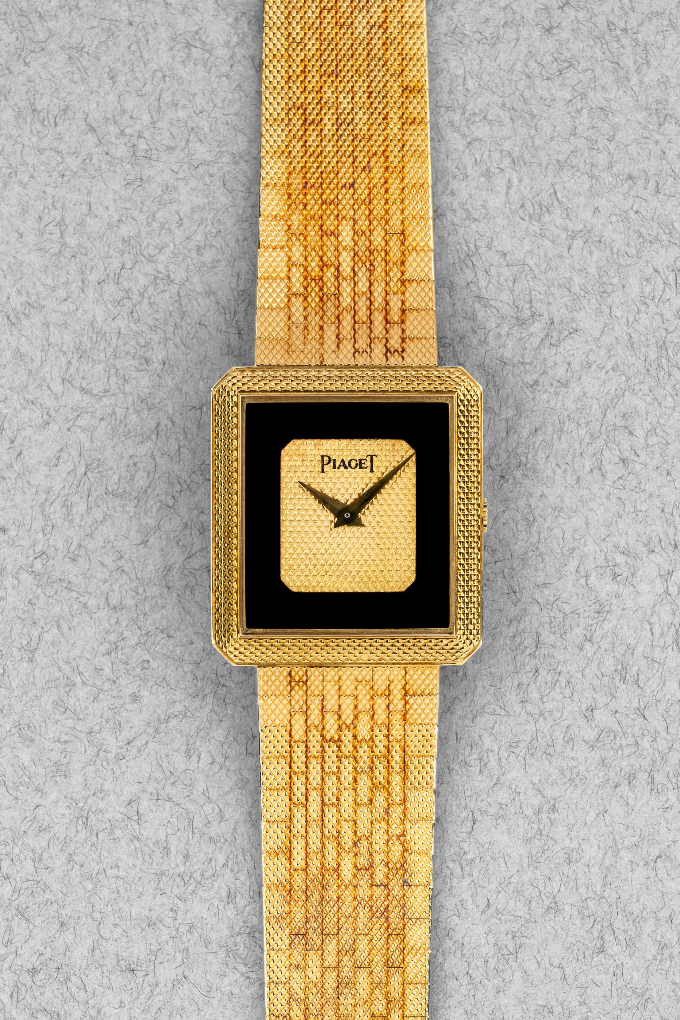 5LC5 Superbe Piaget Protocole 91546C7 en or jaune et onyx - Front