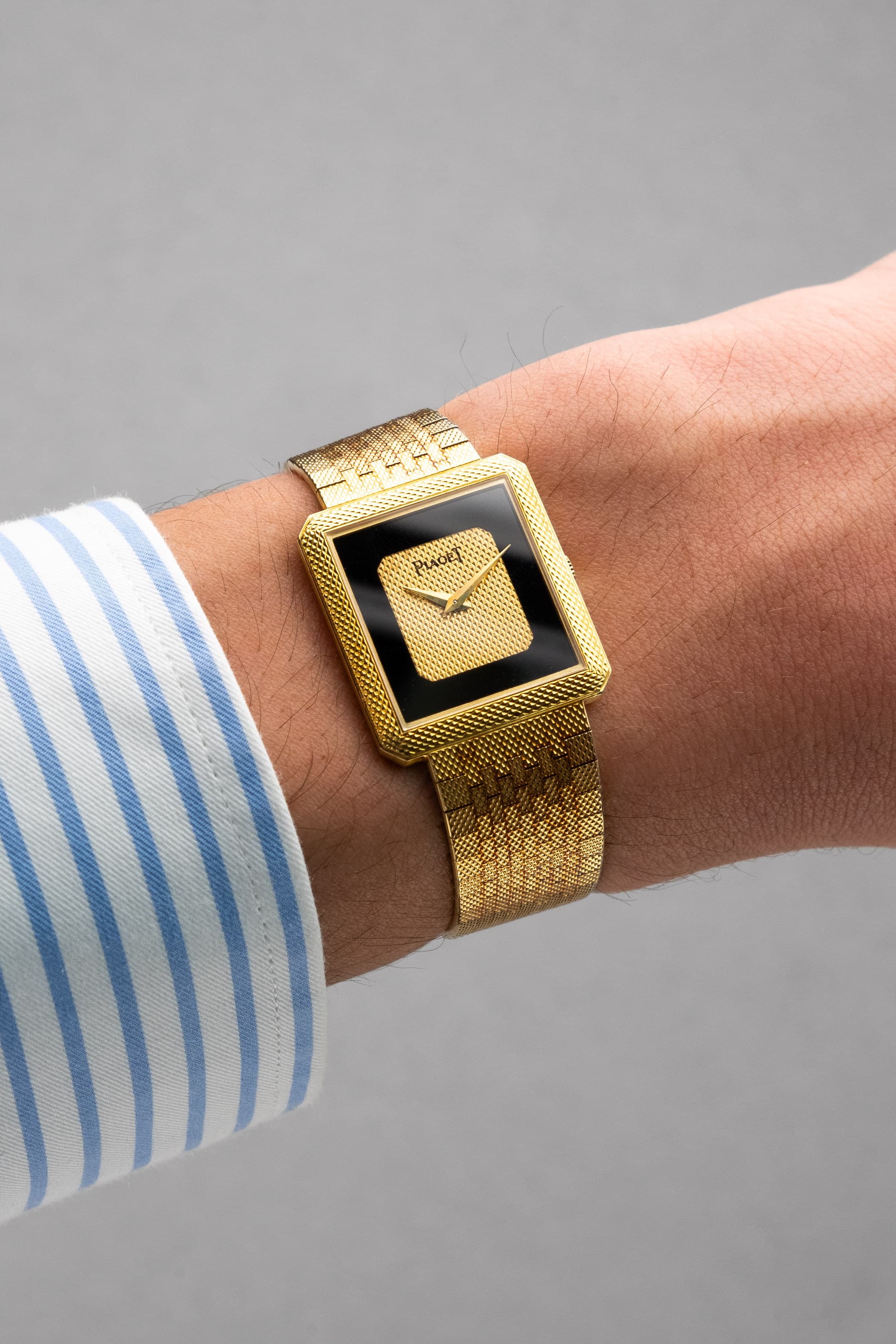 5LC5 Superbe Piaget Protocole 91546C7 en or jaune et onyx - Wristshot