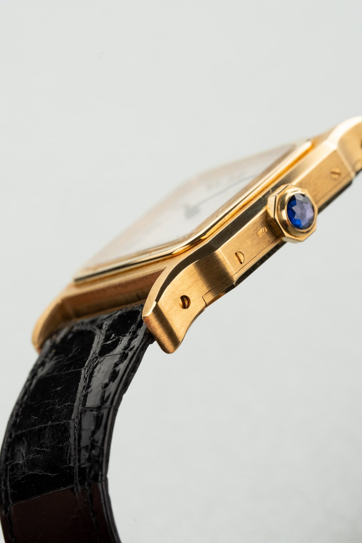 5MDB Sublime Cartier Santos-Dumont GM Ref. 78097 “PARIS” in Yellow Gold, circa 1973 – New Old Stock - Right side