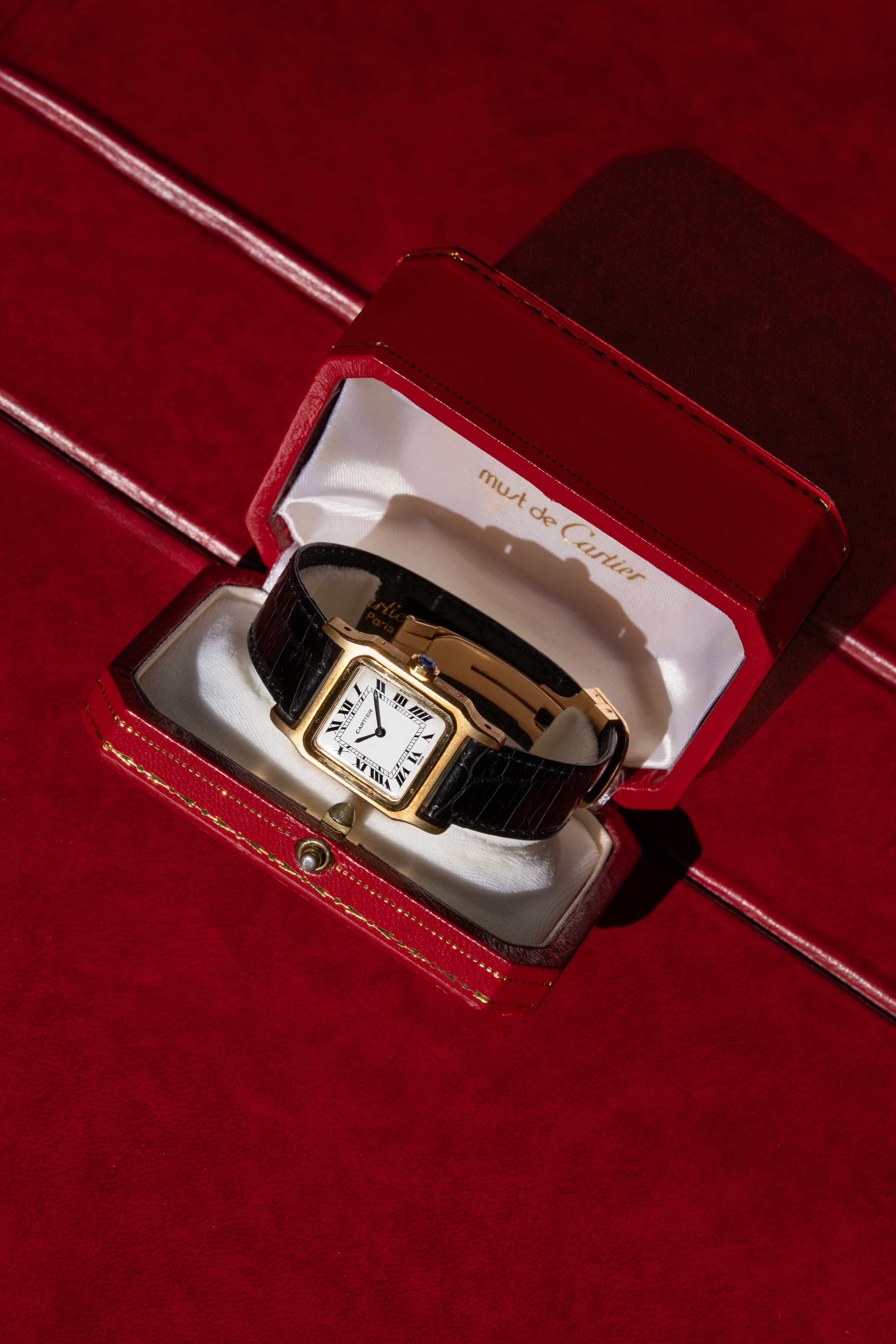 5MDB Sublime Cartier Santos-Dumont GM réf. 78097 « PARIS » en or jaune, circa 1973 – Neuve de stock - Set