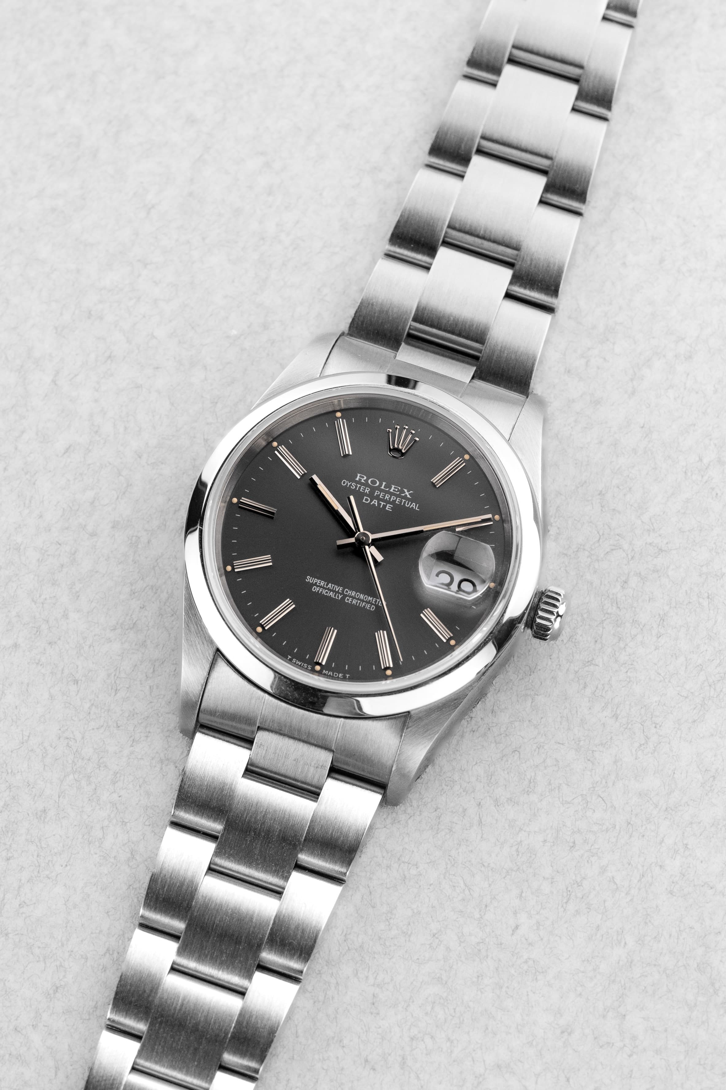 5P55 Rolex Oyster Perpetual Date réf. 15200 de 1991 – Rare cadran gris souris - Three Quarters