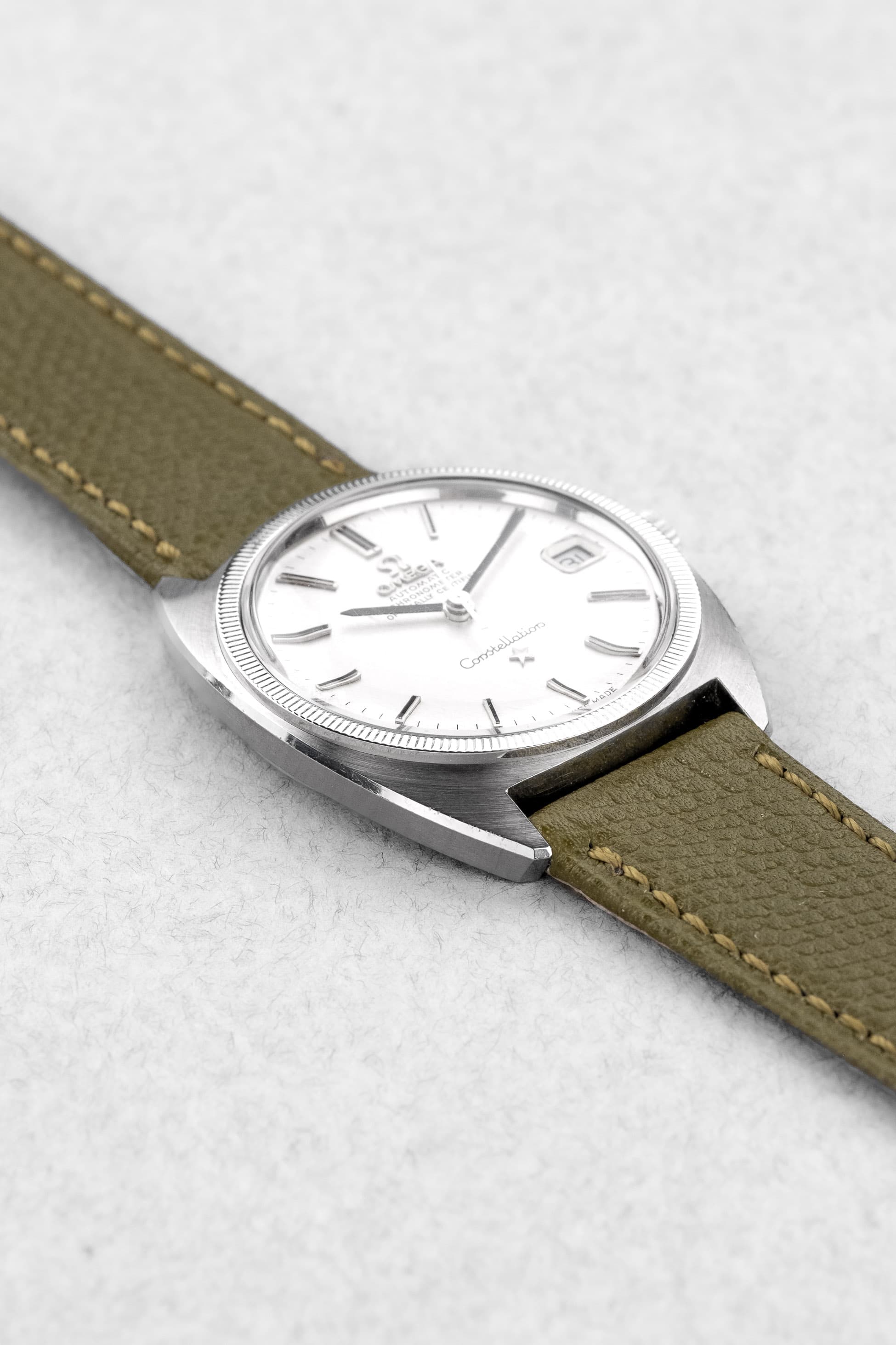 EPLS Omega Constellation « C-Shape Linen Dial/Cadran Lin » 168.027 de 1968 - Left side