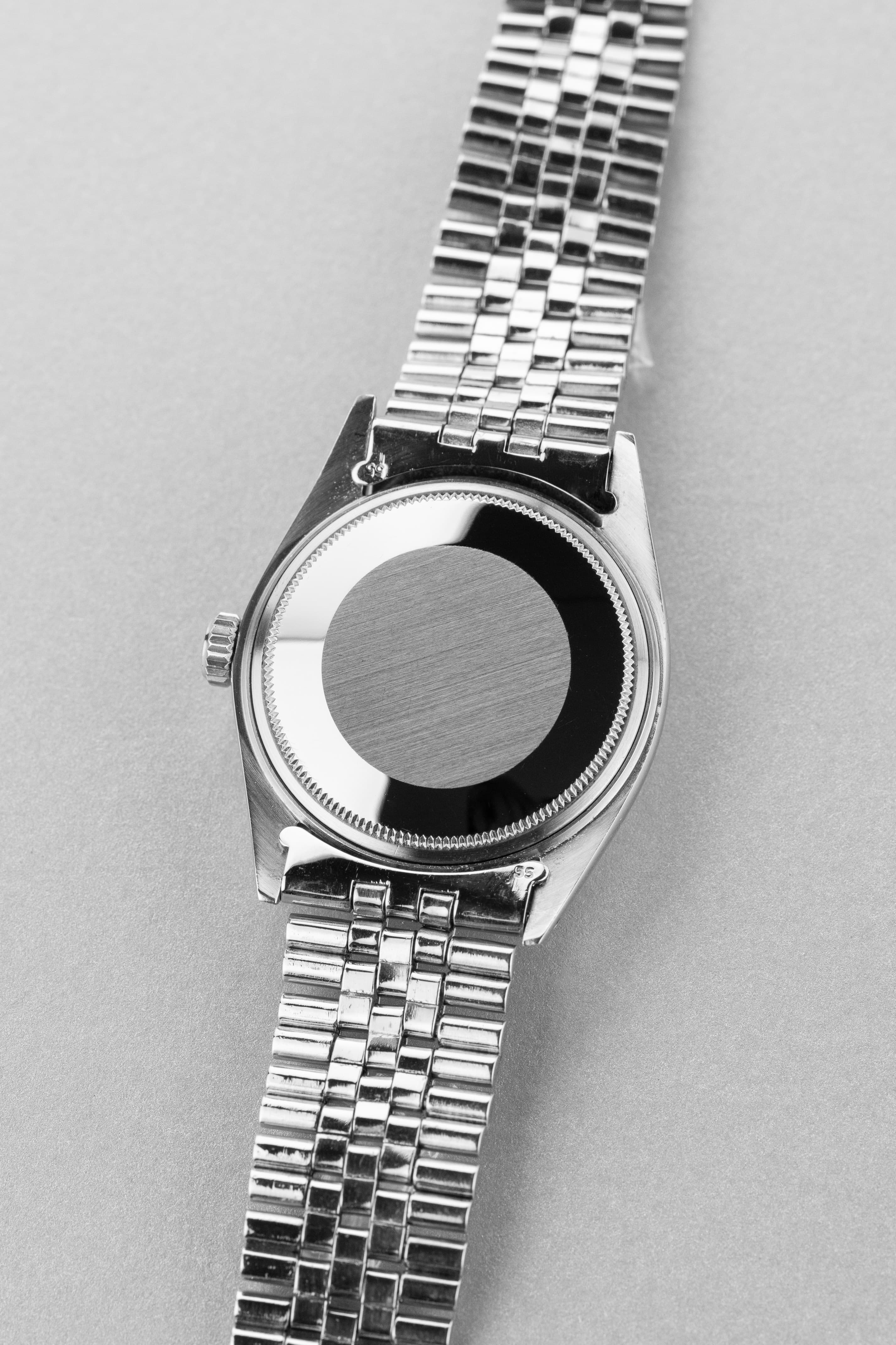 6DQ9 精美的 Rolex Datejust 型號 1601 不鏽鋼腕錶，1969 年——「Bleu Shantung/Mosaïque」字盤 - 背面