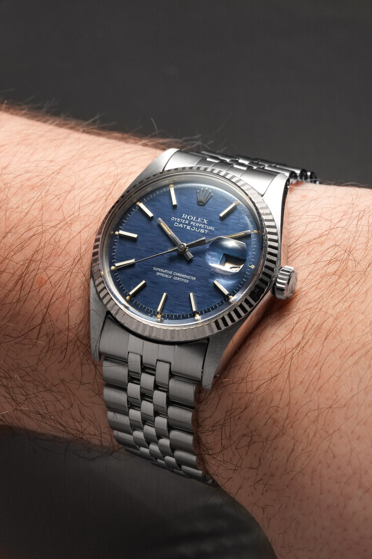 6DQ9 Superb 1969 Rolex Datejust Ref. 1601 in Steel – “Blue Shantung/Mosaic” Dial - Wristshot