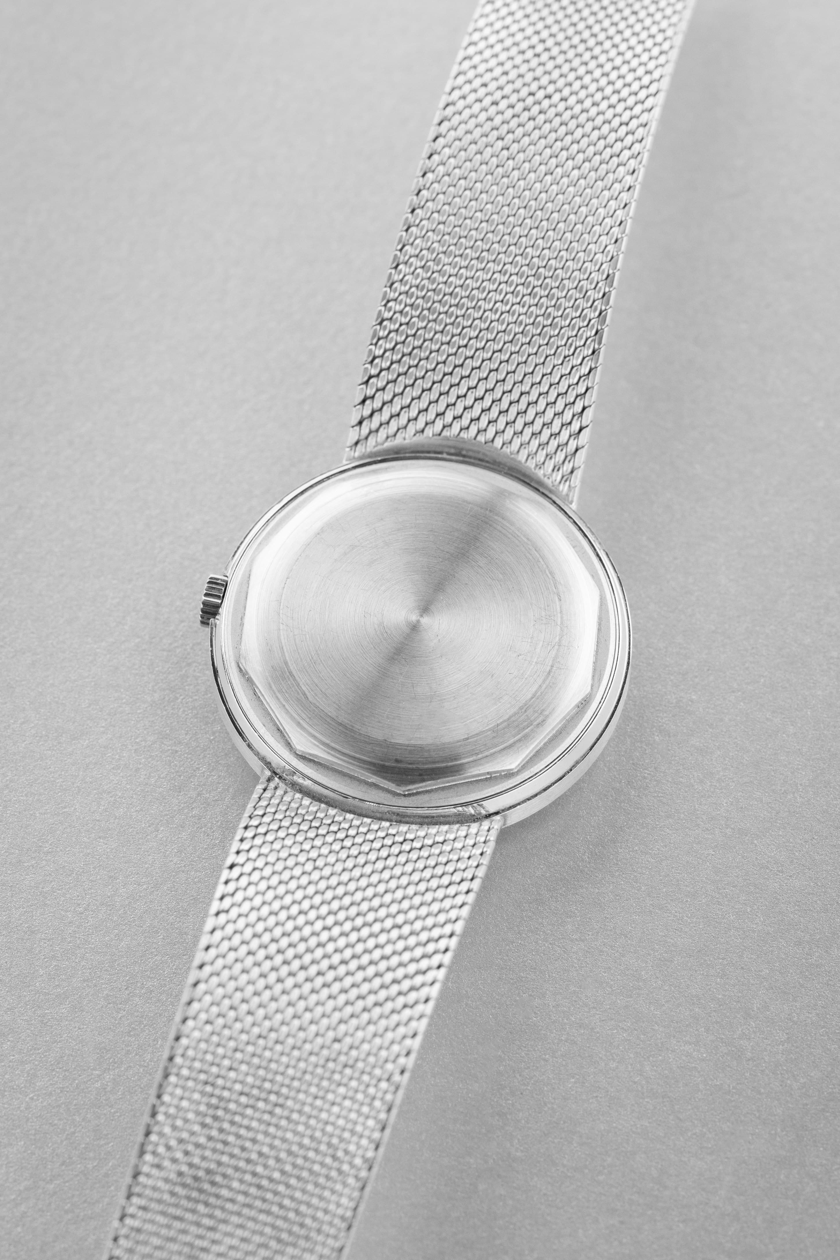 6TFR Patek Philippe Calatrava 3445/6 Automática « Florentine » en oro blanco, circa 1968 - Trasera