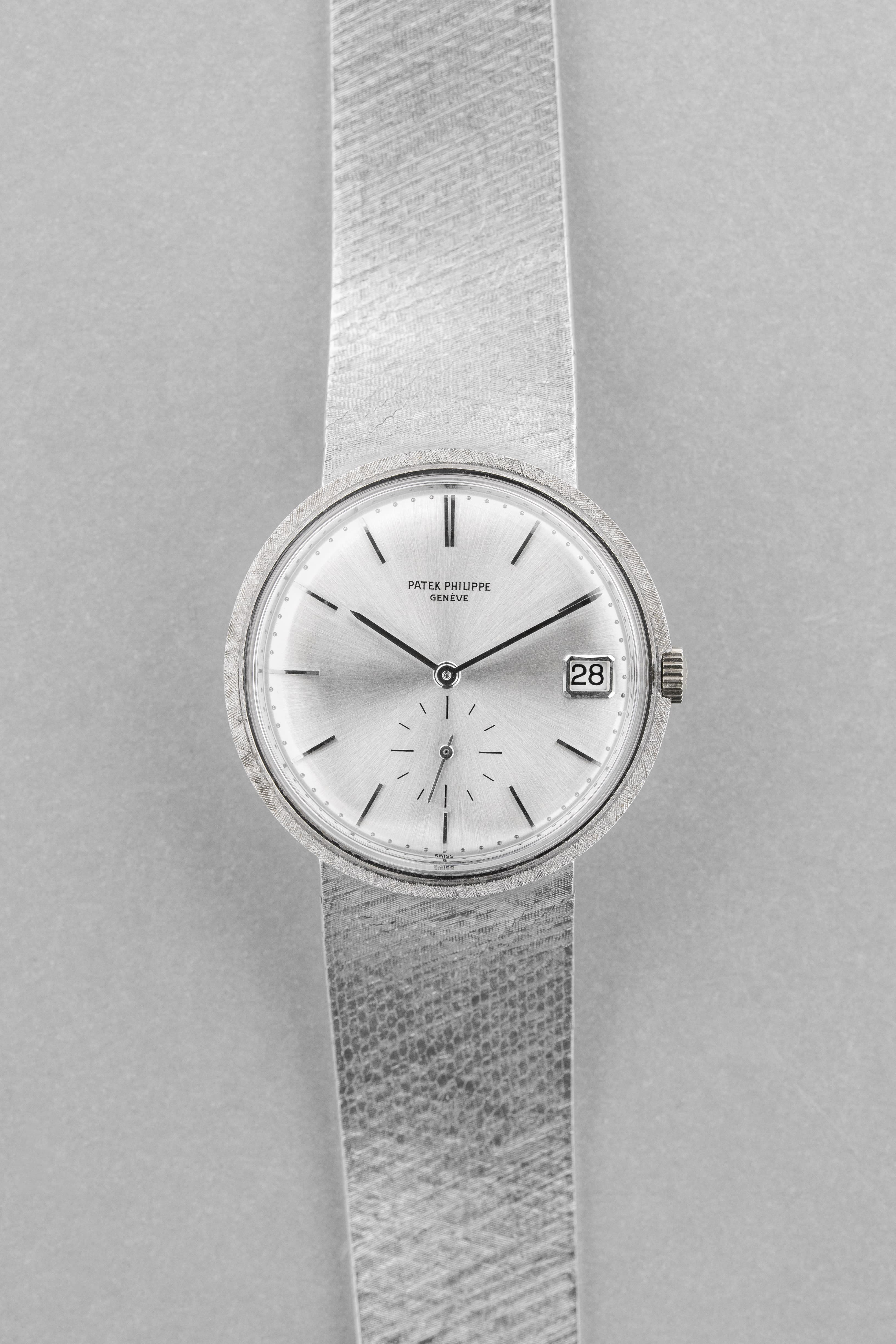 6TFR Patek Philippe Calatrava 3445/6 Automática « Florentine » en oro blanco, circa 1968 - Frontal