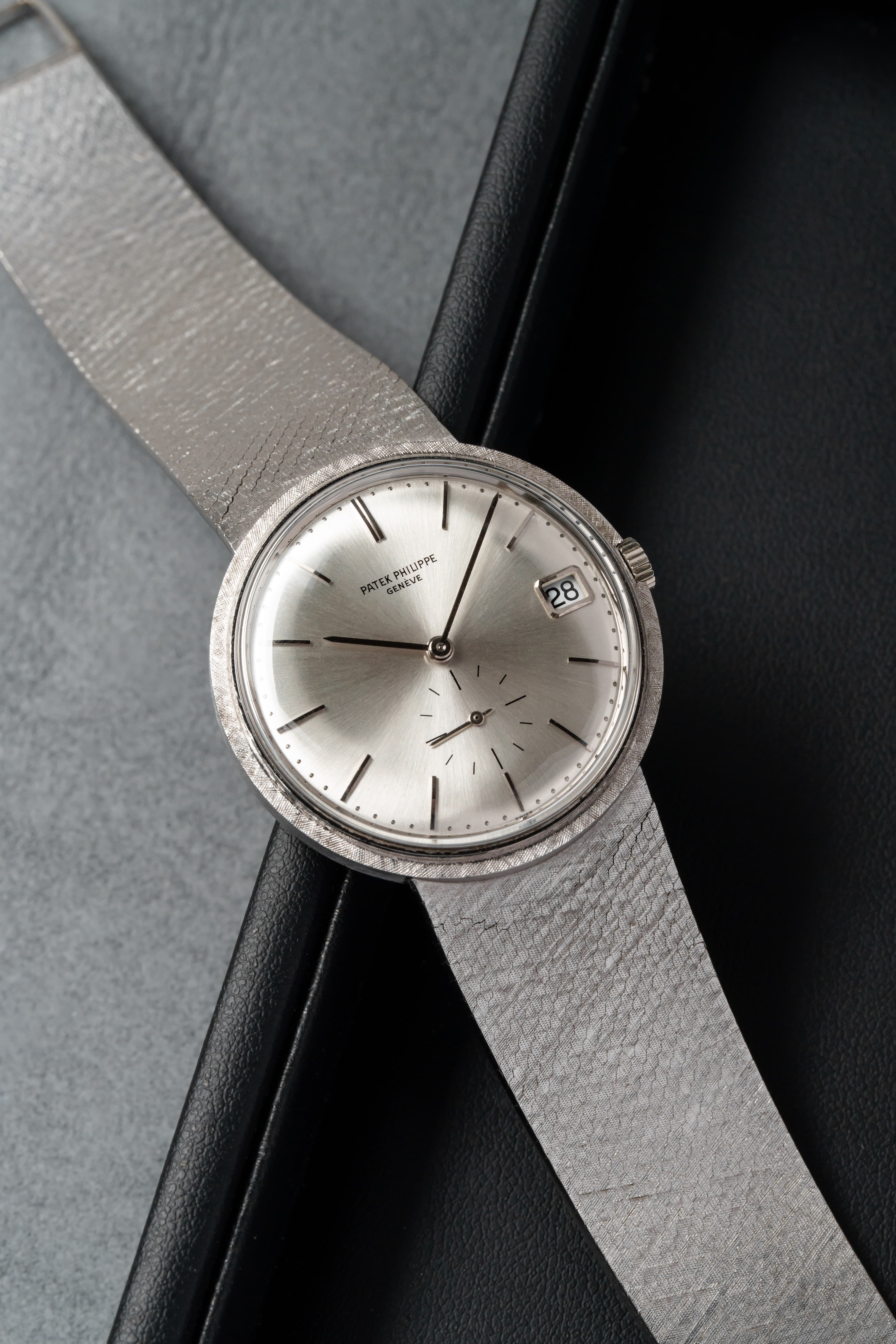 6TFR Patek Philippe Calatrava 3445/6 Automática « Florentine » en oro blanco, circa 1968 - Lifestyle