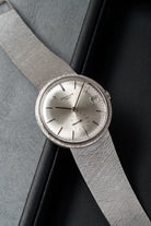 6TFR Patek Philippe Calatrava 3445/6 自動上鍊「Florentine」白金腕錶，circa 1968 - 情境照