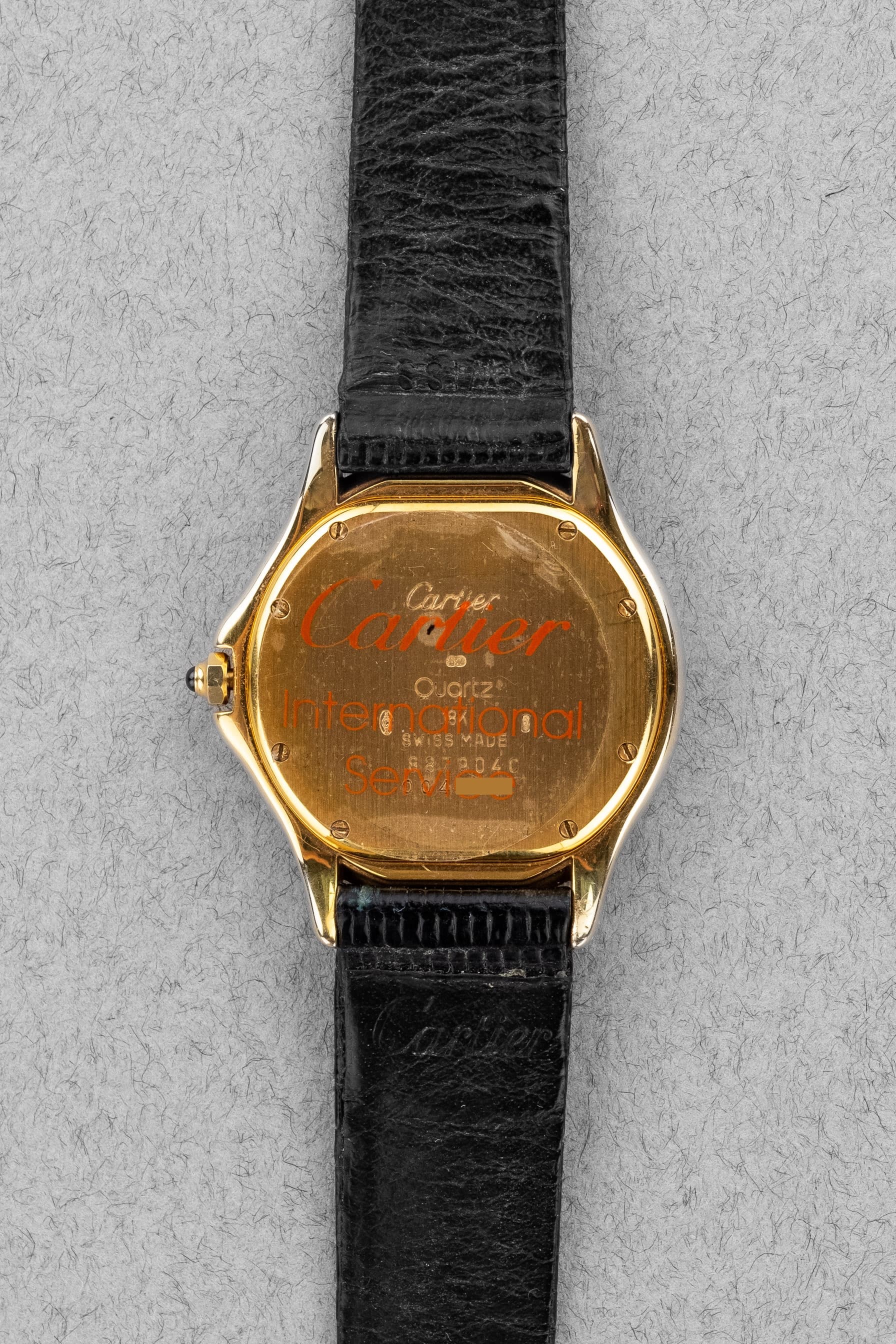 767Y Cartier Cougar 887904C en or jaune - Back