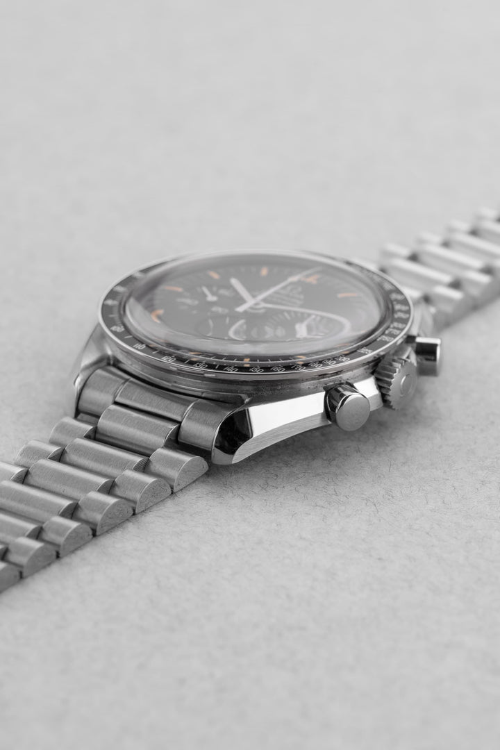 K2XS Omega Speedmaster Moonwatch « Long S & R » réf. 3590.50/145.022 circa 1990 – Patine + Bracelet 1450 - Feature