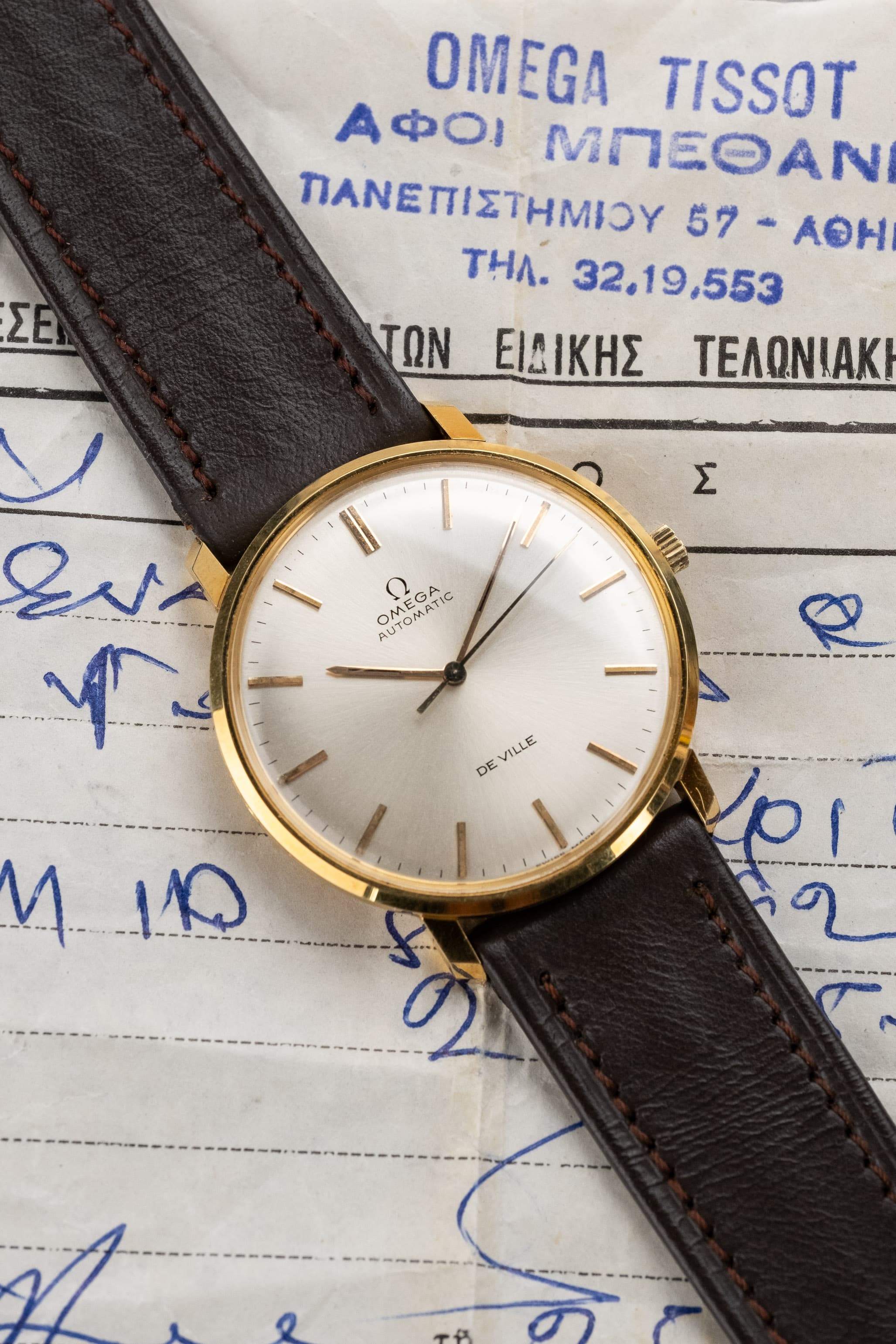 L6DP Omega De Ville Automatic réf. 161.024 en or jaune 18 carats de 1968 – NOS + Facture d'origine - Three Quarters