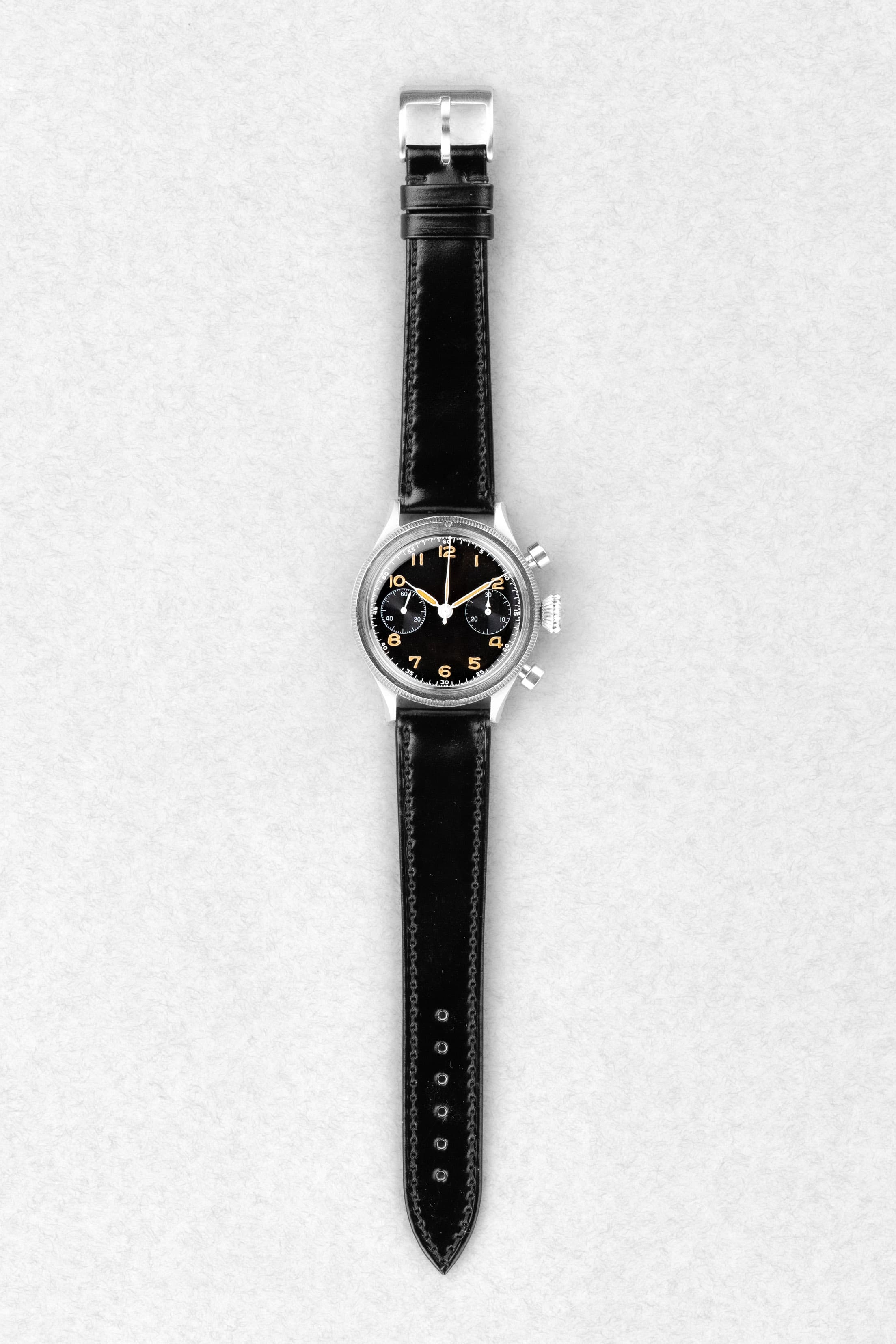 P4P7 Exceptionnel chronographe Breguet Type 20 militaire 5101/54 de 1ère génération, cadran « Glossy Gilt »/Laqué, livré au Ministère de l'Air en 1956 - Overview