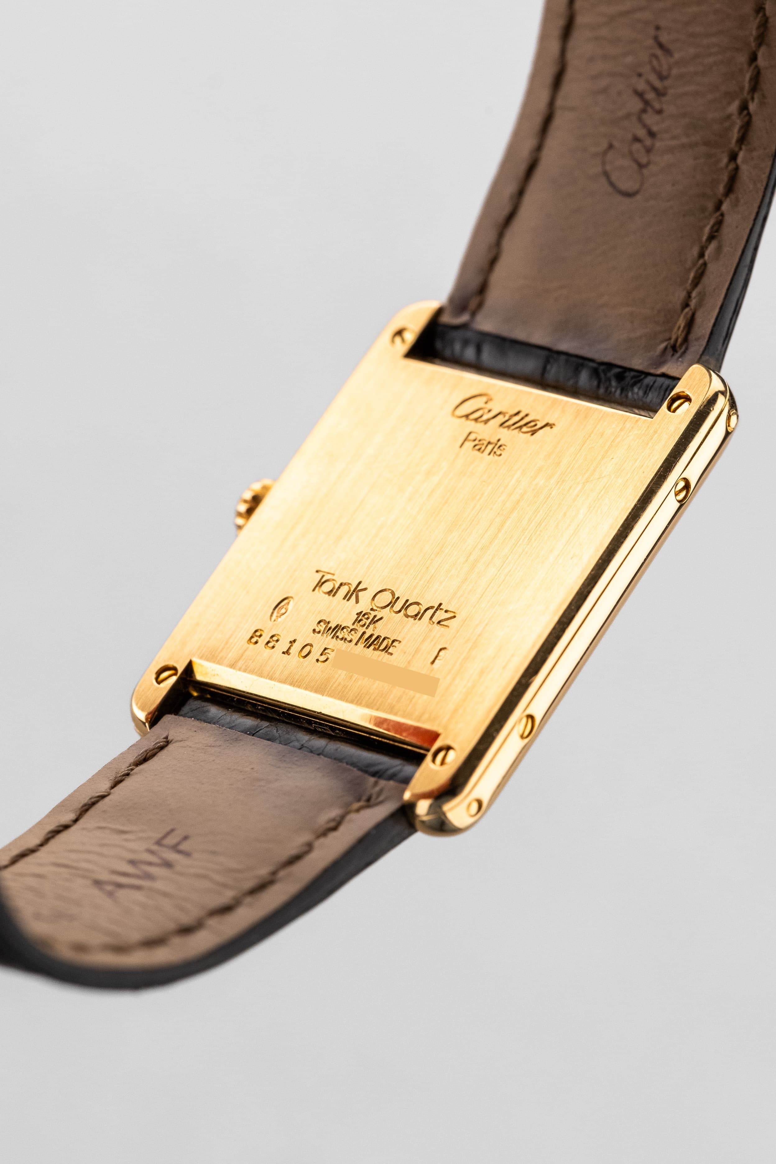 SFL7 Cartier Tank Louis réf. 88105 en or jaune, circa 1985 – Boucle déployante d'origine en or et parfait état - Back