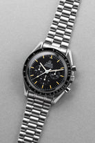 8H6E Omega Speedmaster Moonwatch ref. 3590.50/145.022 circa 1992 – Tritium patinato - Tre quarti