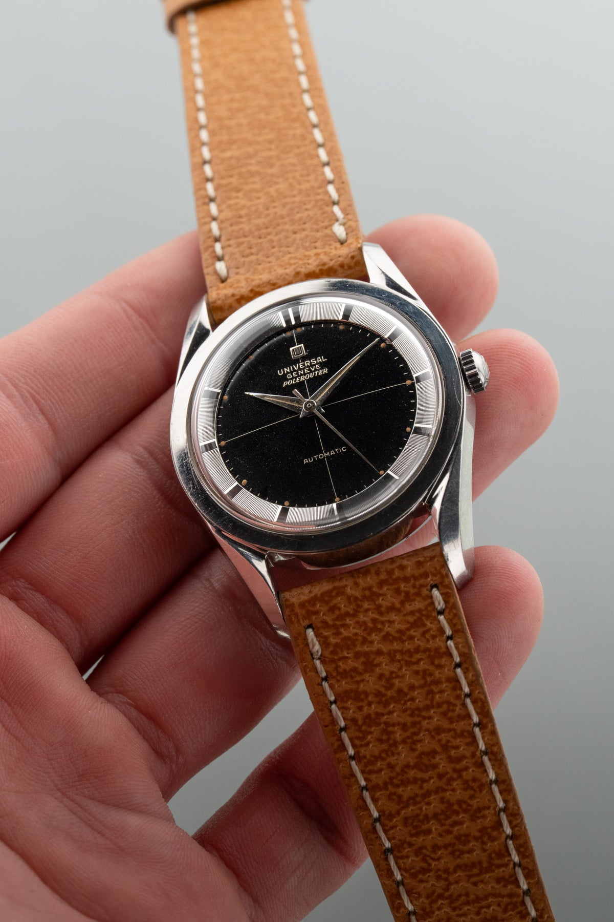 8H9A Superb 1955-1956 Universal Genève Polerouter Ref. 20217/4 - Feature