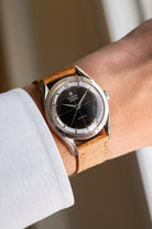 8H9A Superb 1955-1956 Universal Genève Polerouter Ref. 20217/4 - Wristshot