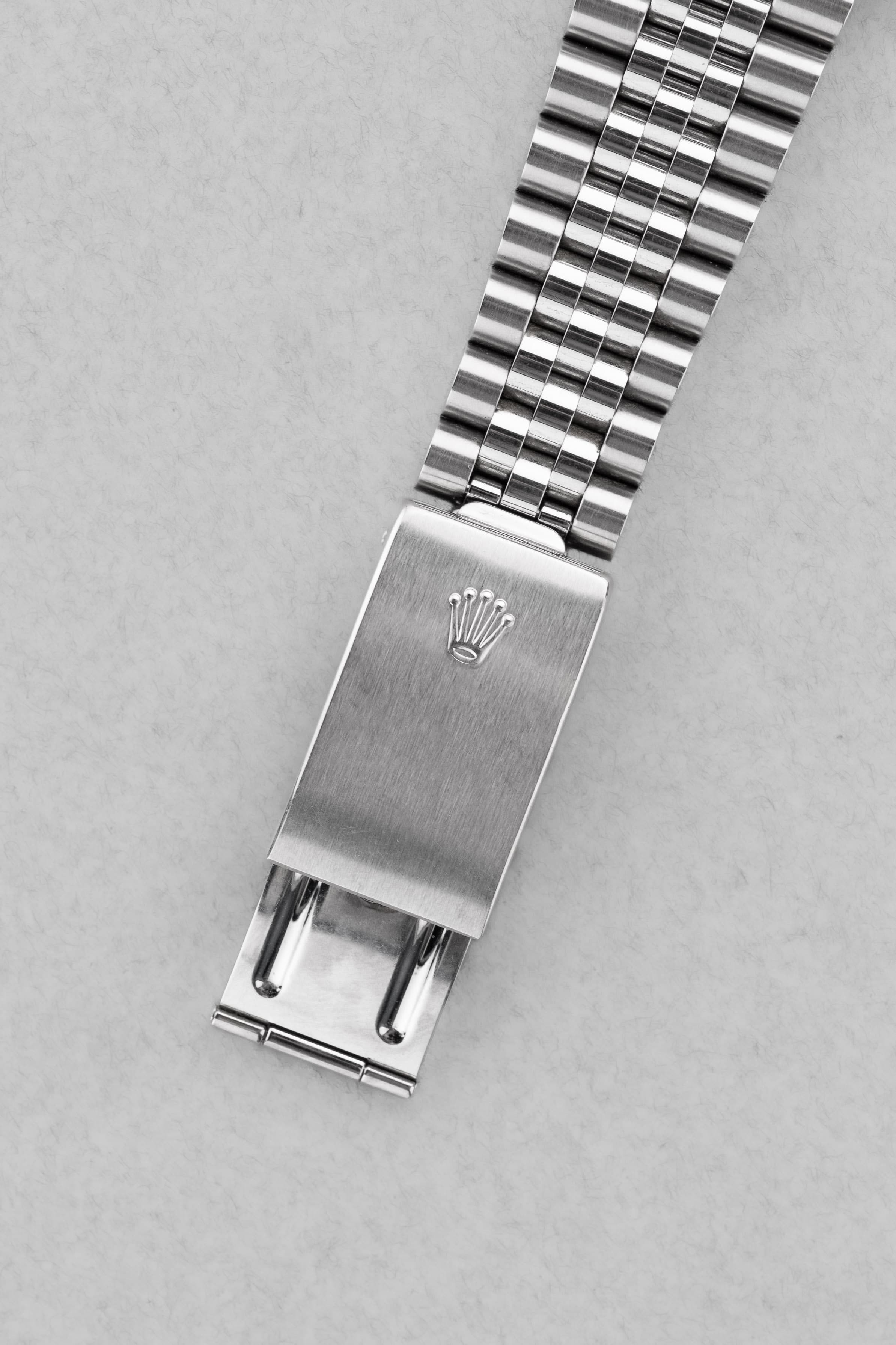 8JS8 Rolex Datejust réf. 16234 de 2003 – Cadran noir + Garantie d'origine - Buckle Outside