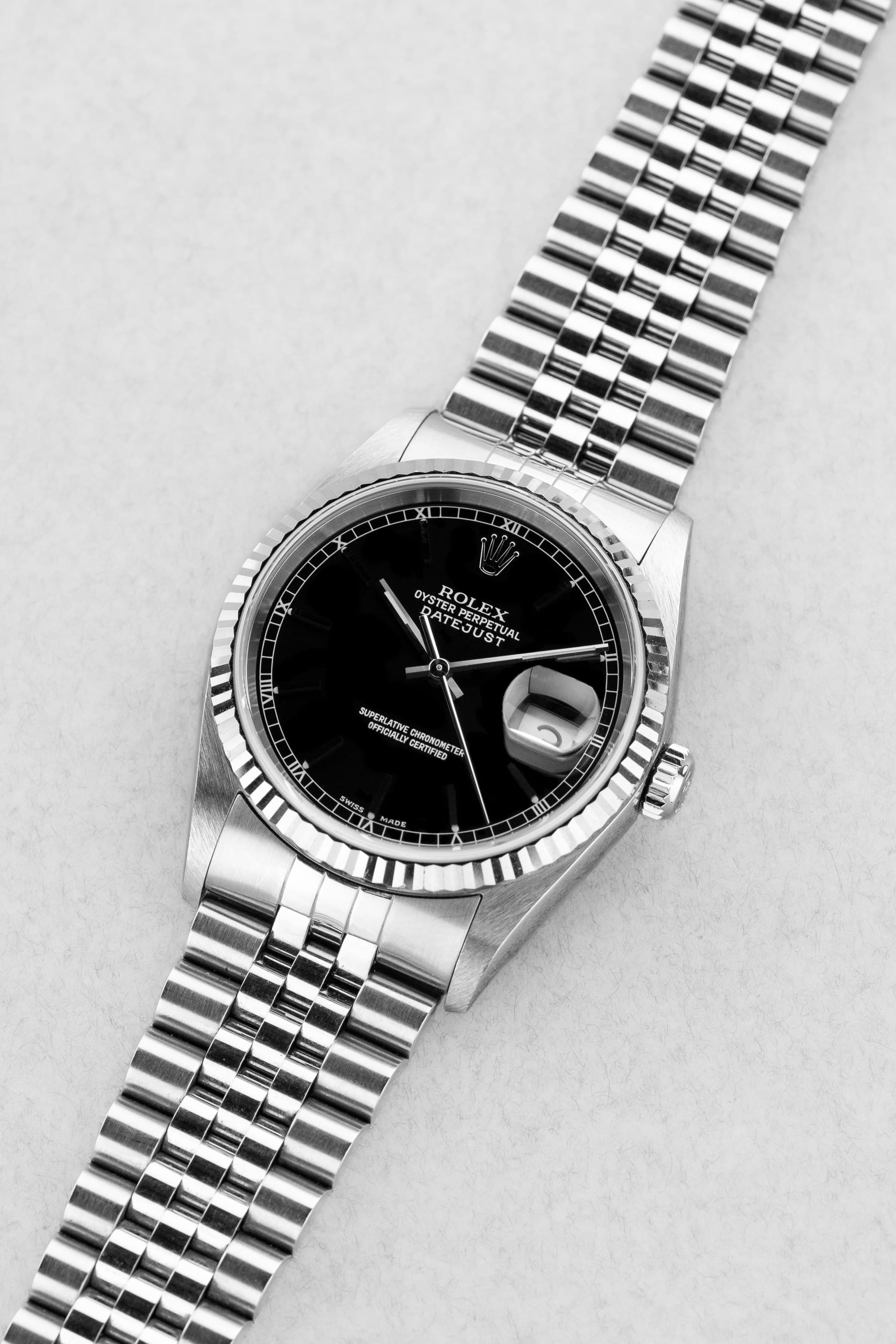 8JS8 Rolex Datejust réf. 16234 de 2003 – Cadran noir + Garantie d'origine - Three Quarters