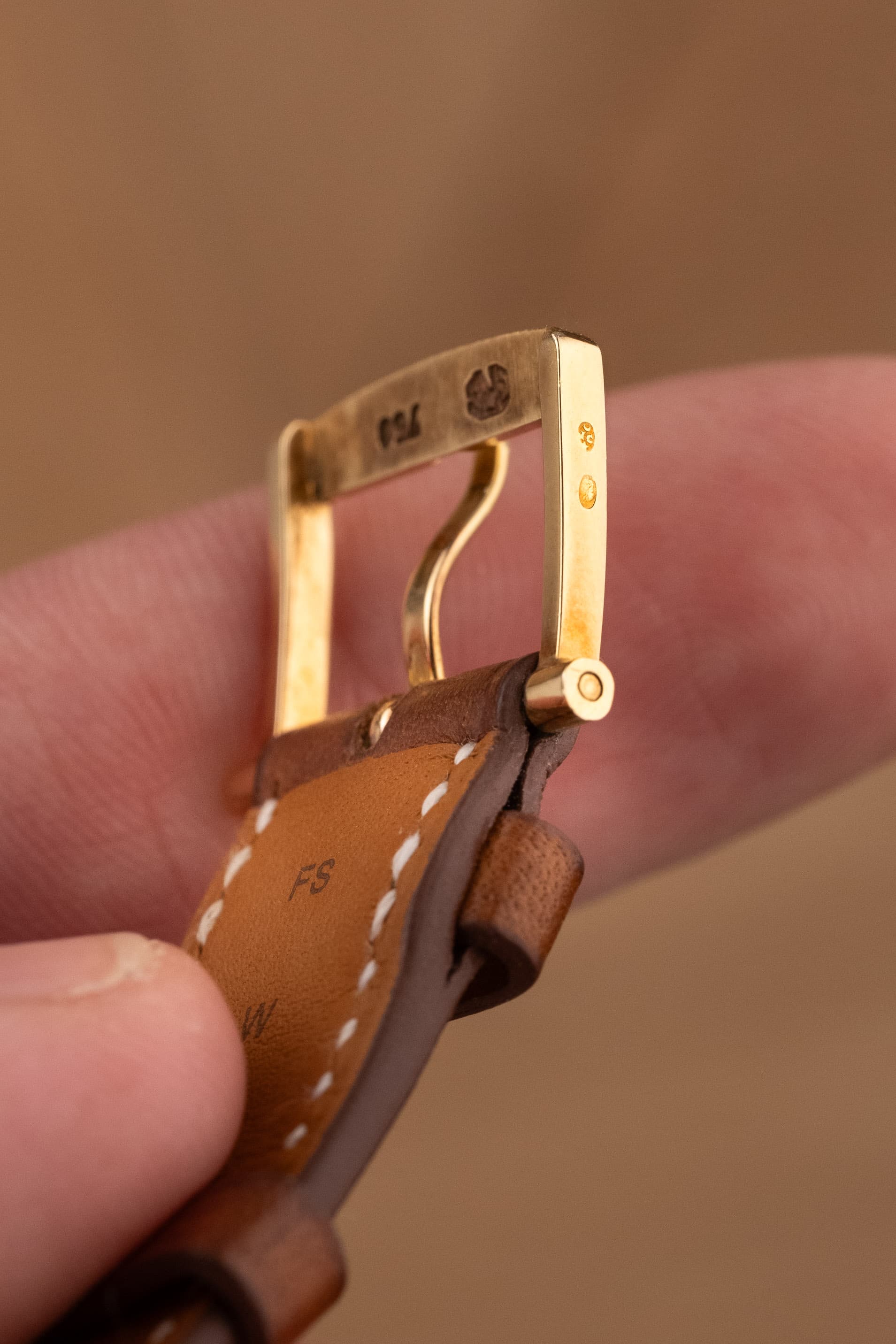 8TCB Extraordinaire Breguet « Empire » en or jaune, vendue en 1957 - Buckle Outside