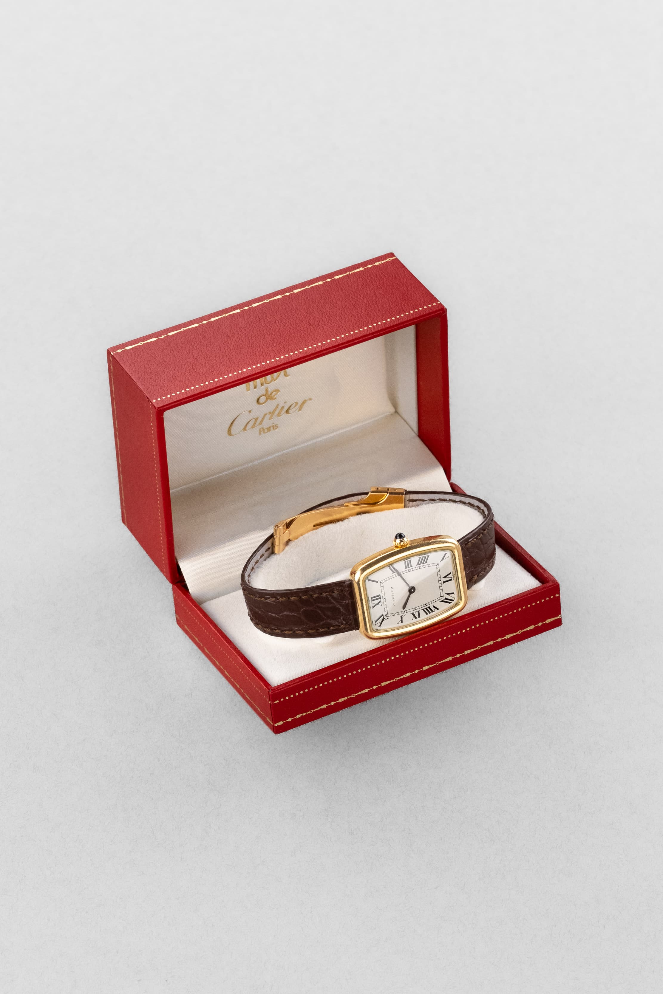 8URX Cartier « Tank Fabergé/Square Incurvée PARIS » réf. 78101 en or jaune, circa 1973 - Box